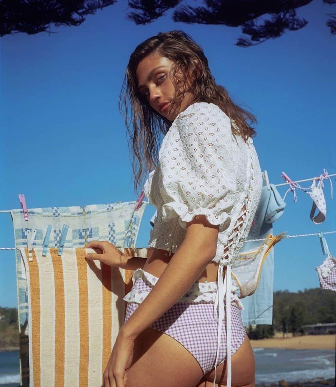 ブルーライフのインスタグラム：「puffy sleeves = everything ✨ @forloveandlemons」