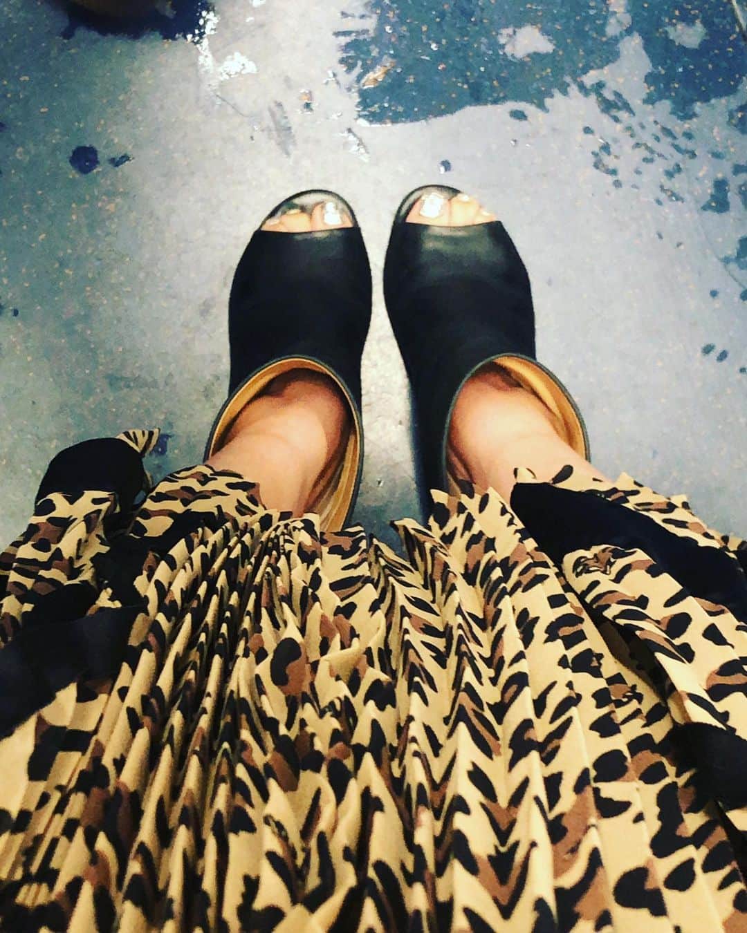 阿部洋子さんのインスタグラム写真 - (阿部洋子Instagram)「👟👞👢👡👠 #今日の靴  #new #skirt #2019aw #sacai  プリーツでレオパード柄で、と すきな要素満載！ 👯‍♀️ #shoes #shoeslover #shoestagram #shoesaddict #shoesoftheday #ootd #sotd」7月7日 15時44分 - hirocoring