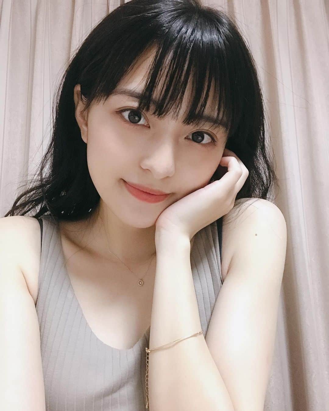 斉藤瑞季のインスタグラム：「はやく梅雨おわれ〜💦 最近全然遊びに行ってないから 写真がないよー。。どっか行きたいなぁ  #makeup  #orangemakeup  #goldaccessories #斉藤瑞季」