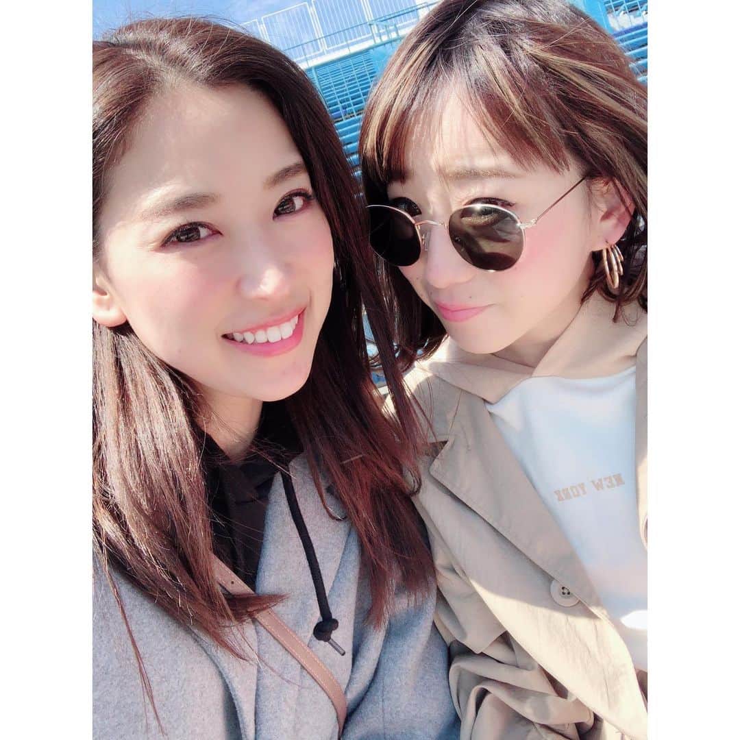 のインスタグラム：「スーパー行こうと思ったのに 急にものすごい風にものすごい雨。 なので3月に遡る🎋 全然あげてなかったのみっけたからのせる🙊 . . 静岡帰ったときに あちゃんなっちゃんいっちゃんしーちゃん遊んでくれてありがとう♡♡ なんか色々笑ったな😂 今日シージャミやってるよね→🏝 久々に行きたいなーとか思ってた← 来年この時期に静岡帰ろうと思う！🎋 . . #スーパー行きたいのに #雨 #3月の思い出 #静岡 #クラッチーナ #幼馴染 #今日は #七夕 #ちゃんと願いが届きますように #みんなの笑顔のために #rainyday #いつかの #思い出 #thanks」