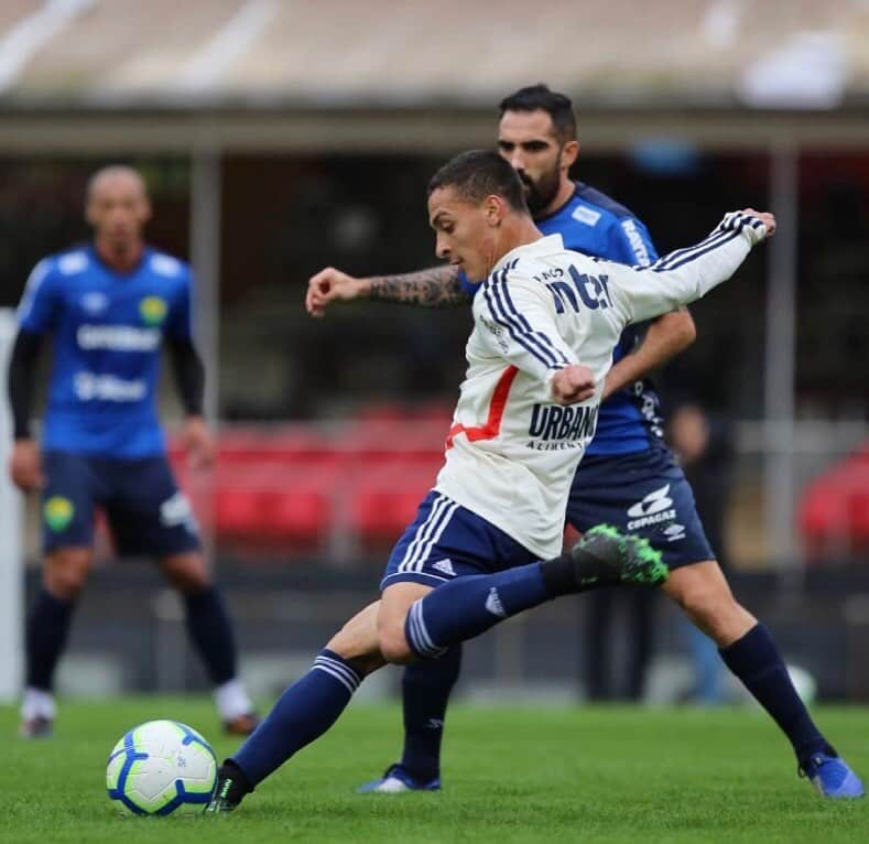 São Paulo FCさんのインスタグラム写真 - (São Paulo FCInstagram)「⚽️🎯 Falta pouco para a gente voltar a ver essa batida em campo! Tem Choque-Rei no próximo sábado (13), às 19h, no Morumbi. #VamosSãoPaulo 🇾🇪 ‪⠀⠀⠀⠀⠀⠀⠀⠀⠀‬ ‪📸 Rubens Chiri / saopaulofc.net‬」7月8日 2時53分 - saopaulofc