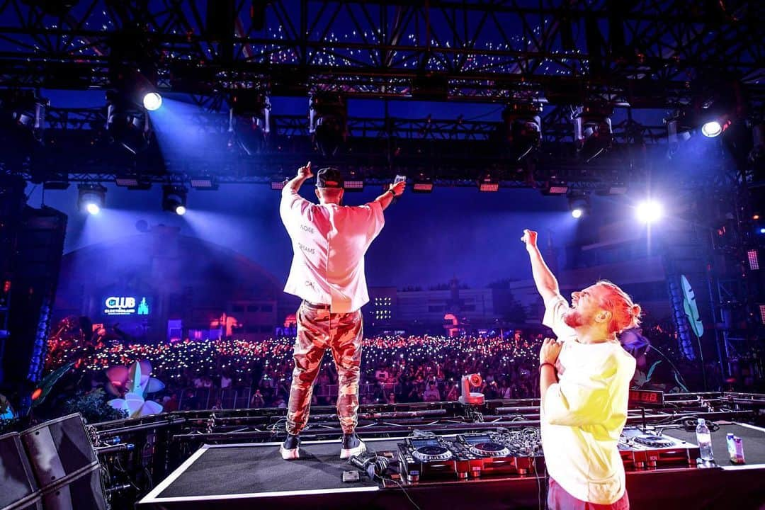 Showtekさんのインスタグラム写真 - (ShowtekInstagram)「🇫🇷 VOUS ÊTES 🔝 PARIS! 🇫🇷」7月8日 1時33分 - showtek