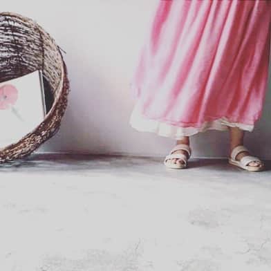 ロサモサさんのインスタグラム写真 - (ロサモサInstagram)「Bobo sandals @veritecoeur_shop ~ #veritecoeur #fukuoka #kyushu #japanesefashion #japan #slides #slippers #summer #summersandals #white #whitelover #whitesandals #whiteshoes #rosamosa #vienna」7月8日 1時36分 - rosamosavienna
