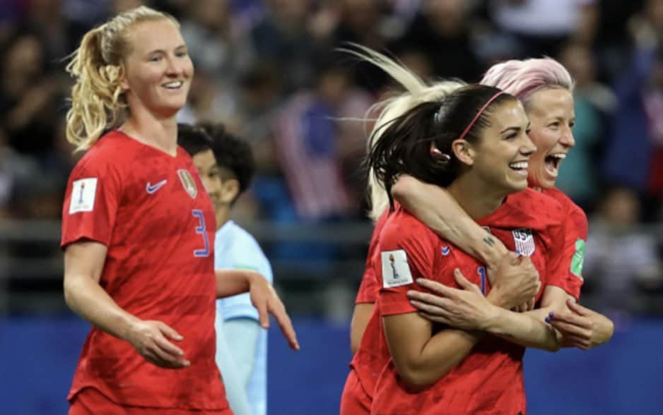 ヒラリー・クリントンさんのインスタグラム写真 - (ヒラリー・クリントンInstagram)「World champs—again!! To the amazing women of the #USWNT: Thank you for playing like girls. 🇺🇸」7月8日 1時55分 - hillaryclinton