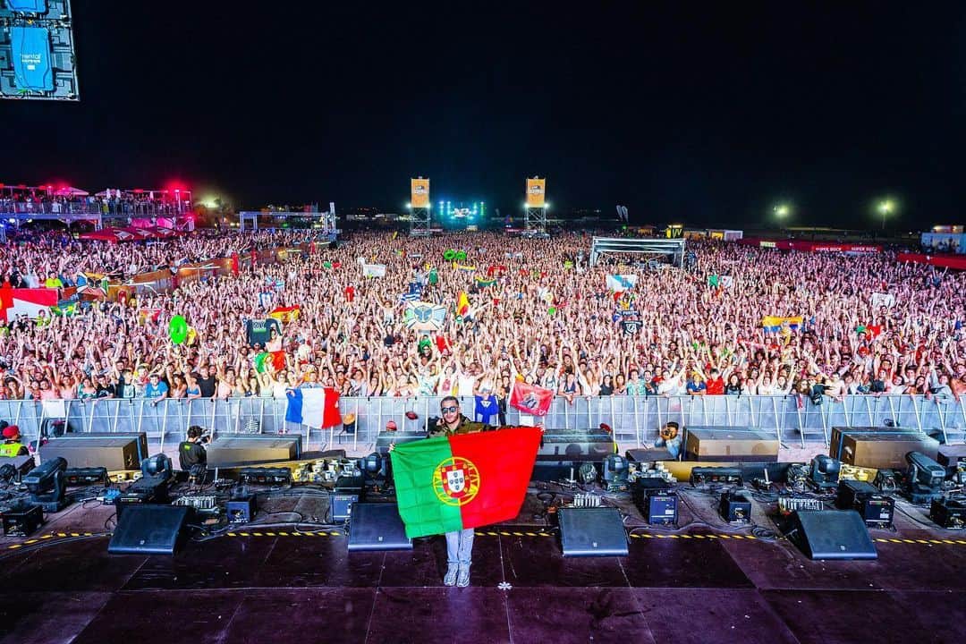 DJスネークさんのインスタグラム写真 - (DJスネークInstagram)「Obrigado Portugal 🇵🇹 Last night was unreal 💚❤️」7月8日 1時48分 - djsnake