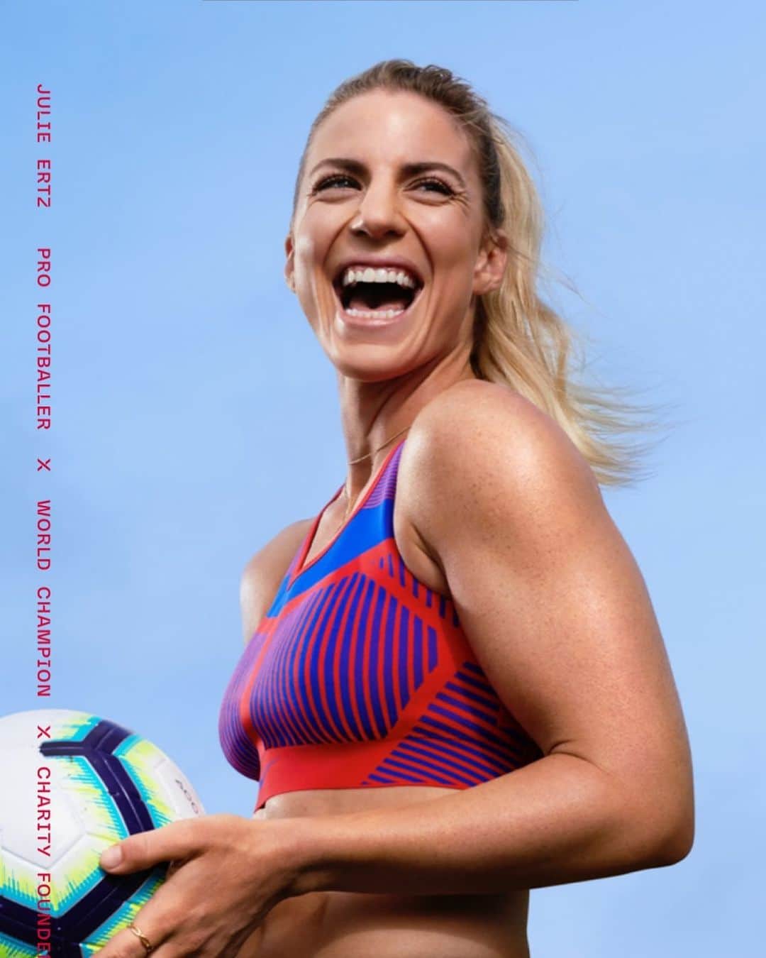Anna Lylesのインスタグラム：「Congrats USA! 💥🏆! pony for today’s Worldcup champion Julie Ertz a bit ago @nike 🇺🇸🙌🏼 2019 bra campaign w @julieertz @laurajanecoulson @karolynpho @karo_kangas #annalyles #julieertz #usa #womensworldcup」