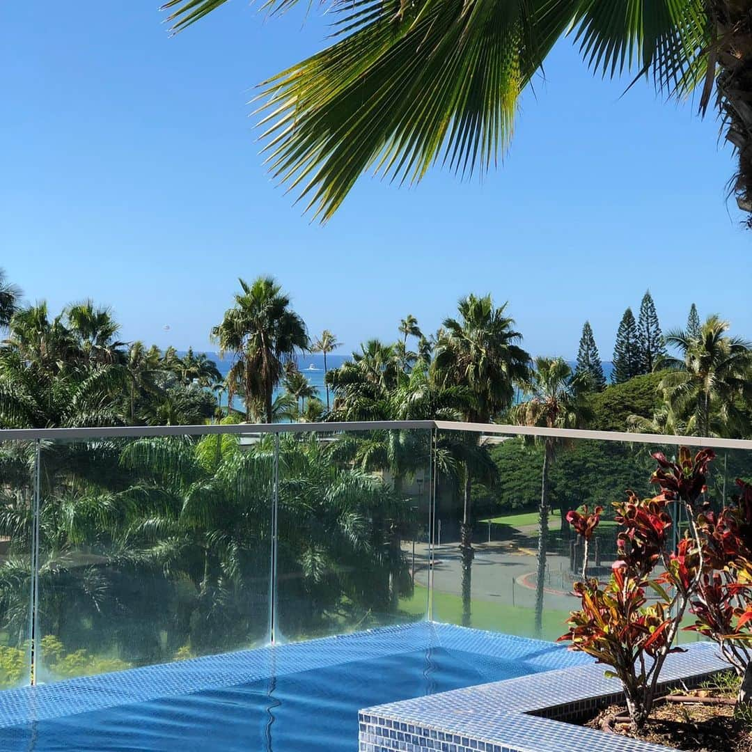 Trump Waikikiさんのインスタグラム写真 - (Trump WaikikiInstagram)「It's quite inviting to relax at the Infinity Pool...especially now that summer is upon us.  #trumpwaikiki #fivestarhotelhonolulu #luxurytravel #infinitypool  そよ風が涼しいインフィニティプールでリラックス！ #トランプワイキキ #5つ星ホテル #ラグジュアリーホテル #インフィニティプール」7月8日 1時51分 - trumpwaikiki