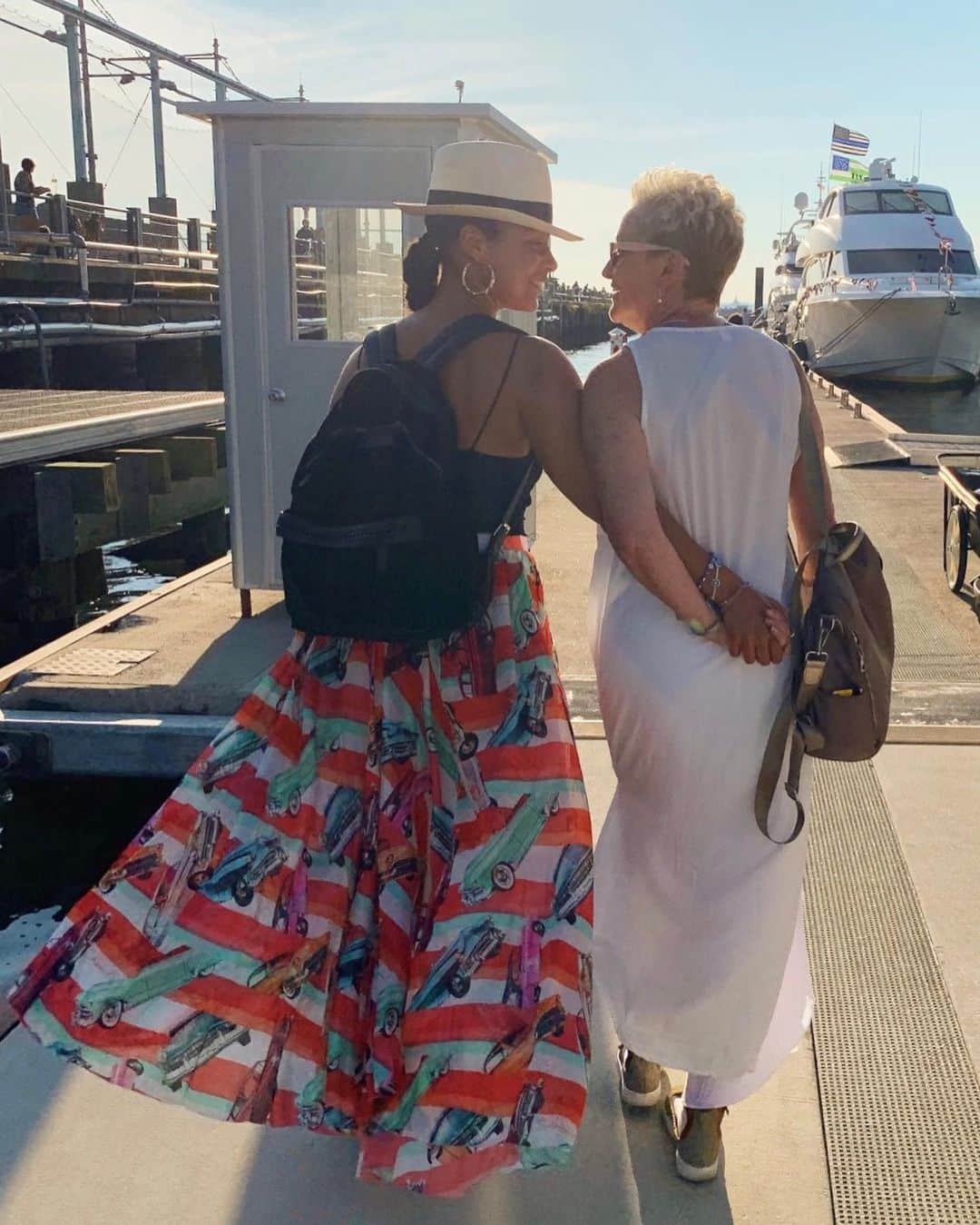 アリシア・キーズさんのインスタグラム写真 - (アリシア・キーズInstagram)「Grab someone that lifts you up and keep em close 🤗  My bestie @ladybroadway」7月8日 1時52分 - aliciakeys