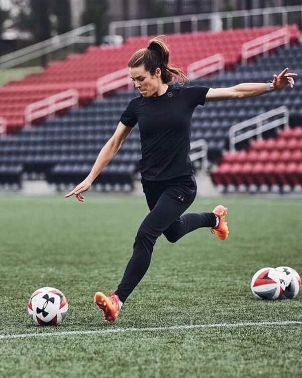 Under Armourさんのインスタグラム写真 - (Under ArmourInstagram)「The relentless pursuit of getting better pays off. @kelleyohara used #UARUSH technology to battle back from injuries, becoming stronger than ever. Now Team USA’s most fearless defender has returned to the top of the ⚽️ world. Congratulations to Kelley and her sqUAd on achieving the ultimate victory. 🏆 🇺🇸」7月8日 1時54分 - underarmour