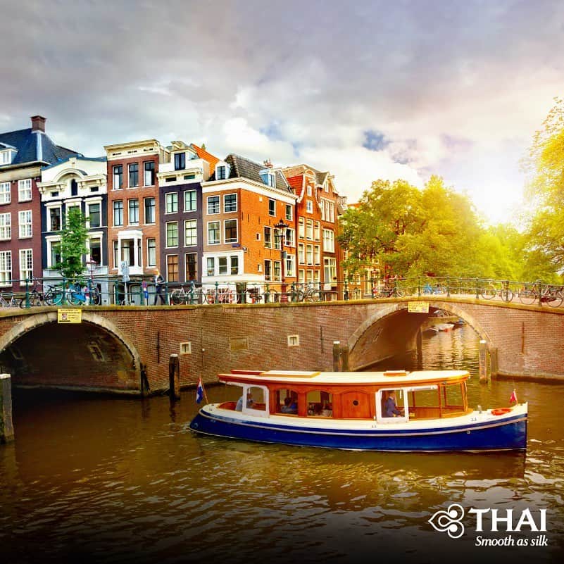 タイ航空さんのインスタグラム写真 - (タイ航空Instagram)「Amsterdam, capital of the Netherlands, is also known as the "Venice of the North". Various areas in the city surrounding its main canal systems have been listed as UNESCO World Heritage Site in 2010. . #ThaiAirways #Amsterdam #Netherlands」7月8日 1時57分 - thaiairways