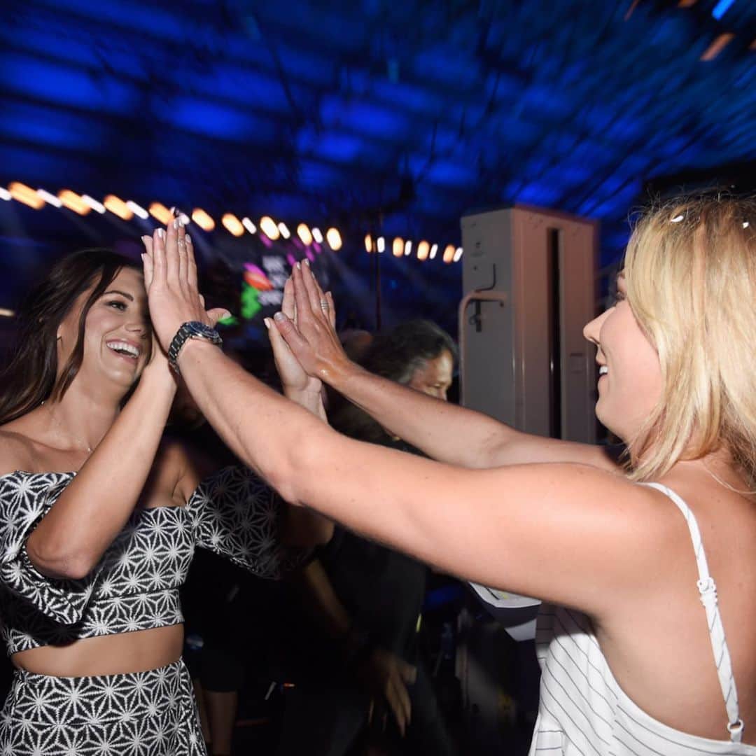 ミカエラ・シフリンのインスタグラム：「🙌🙌🙌🙌🤪🤩😅🥳🥳🥳 @alexmorgan13 @uswnt‼️#OneNationOneTeam 📷: Kevin Mazur」