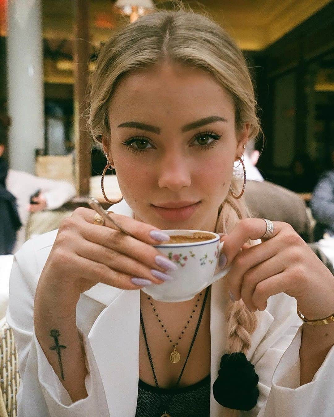 チャーリー・ジョーダンさんのインスタグラム写真 - (チャーリー・ジョーダンInstagram)「Unedited film from Paris 🥀 ☕️ check out the rest on @_charlyjordan10_」7月8日 1時59分 - charlyjordan