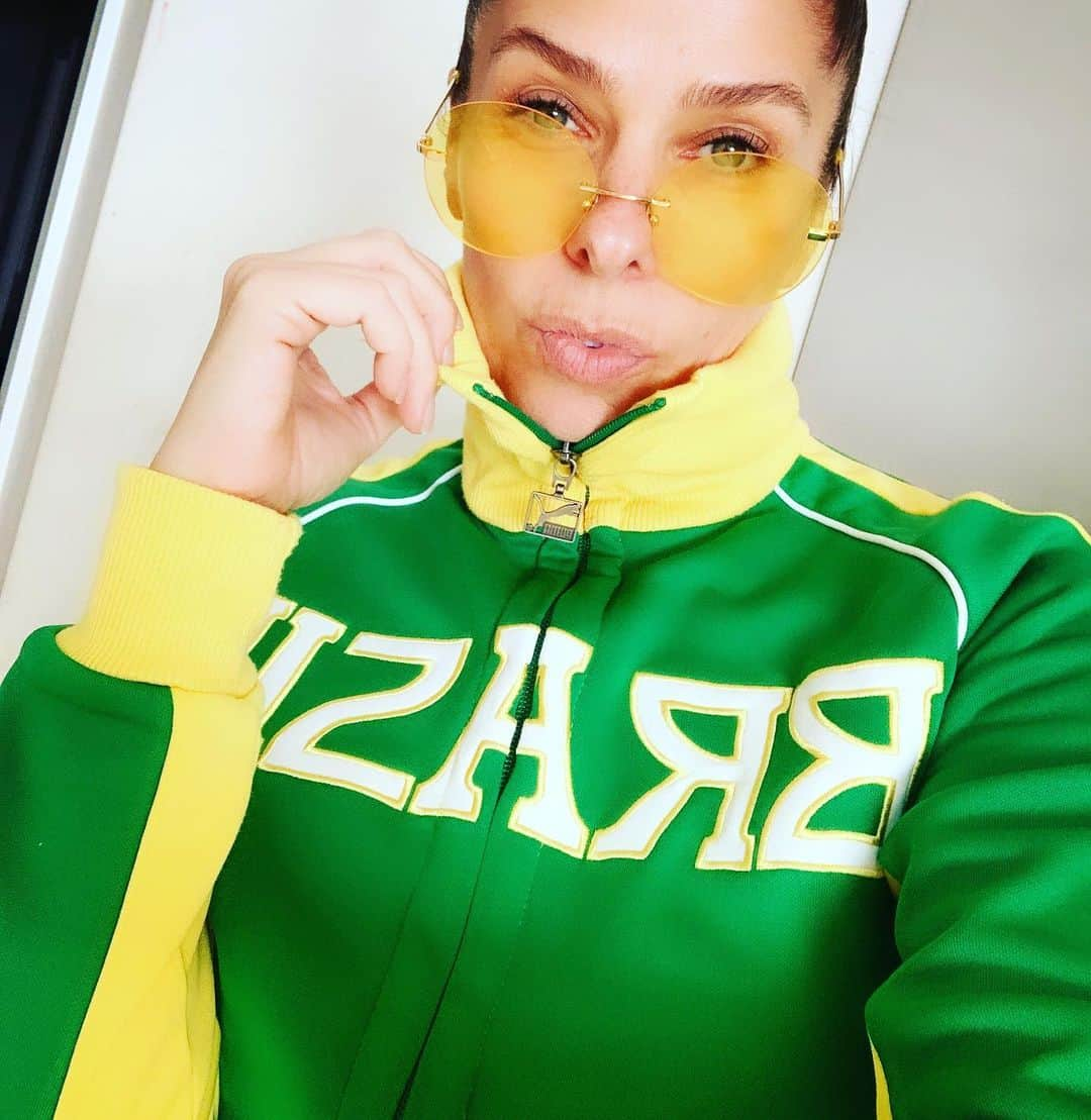 アドリアーネ・ガリステウさんのインスタグラム写真 - (アドリアーネ・ガリステウInstagram)「🇧🇷 to pronta... #vaibrasil」7月8日 2時14分 - galisteuoficial