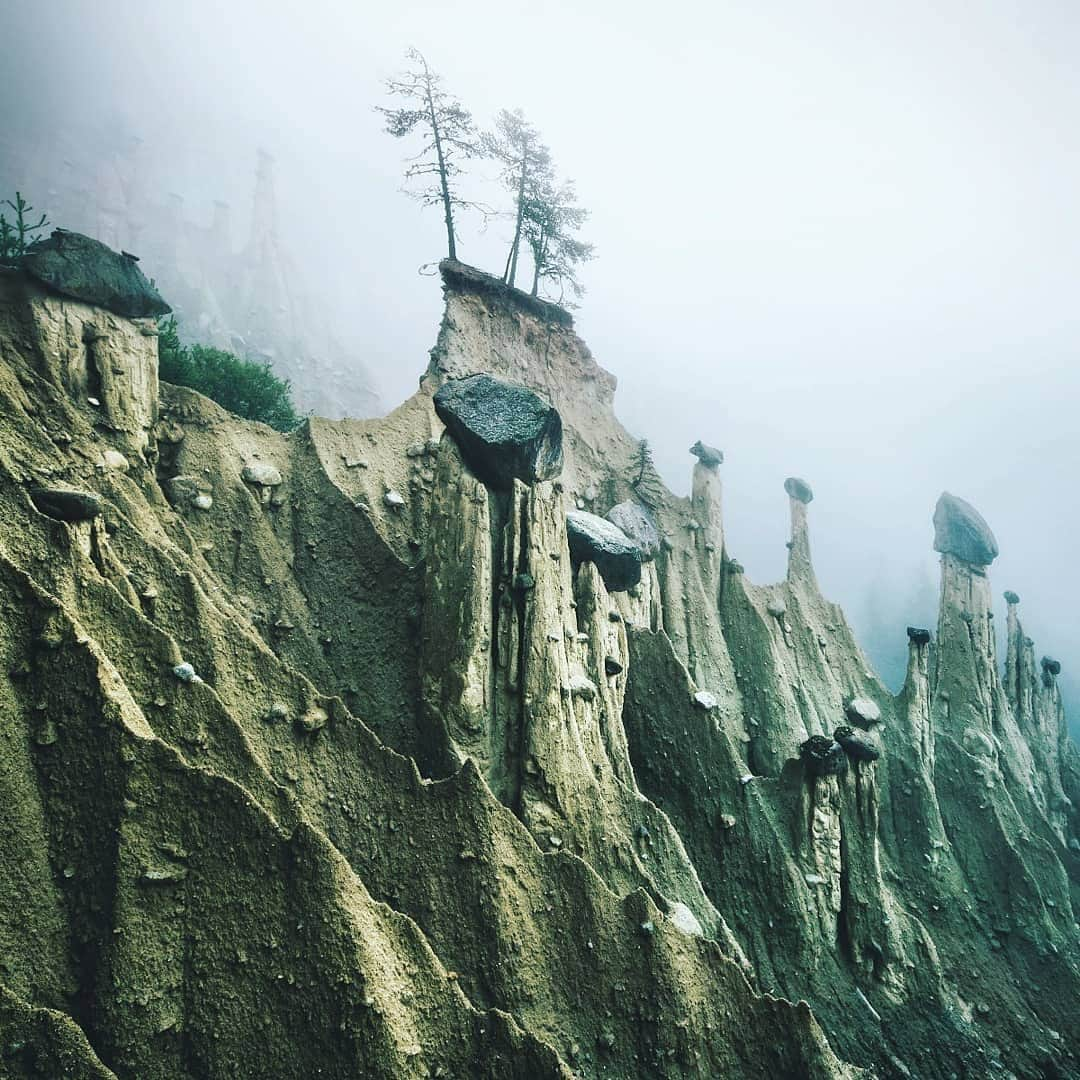 Instagramさんのインスタグラム写真 - (InstagramInstagram)「#HelloFrom South Tyrol, Italy — the home of these natural sand towers that offer a glimpse into another world. 👽 “I was fascinated by them since the first time I heard about them as a child during a holiday in South Tyrol,” says landscape photographer and geographer Kilian Schönberger (@kilianschoenberger). “The scene is fantabulous and geo-scientifically interesting at the same time.” Say #HelloFrom your part of the world. ❤️ Please submit your own photos and videos to the project using the #HelloFrom hashtag. Any tagged visual shared with the hashtag is eligible for the project and, if selected, to be featured.  Photo by @kilianschoenberger」7月8日 2時09分 - instagram