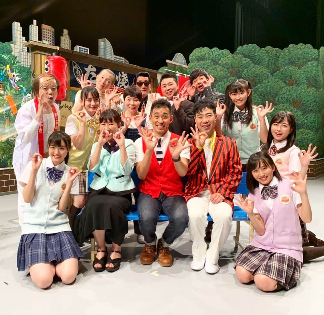 石田靖さんのインスタグラム写真 - (石田靖Instagram)「なんばグランド花月での新喜劇公演『石田笑店deムチャミタス』4回目 大盛況で無事終了〜😆 藤井隆の久しぶりの新喜劇登場に 大爆笑❗️見たことない絡みに定番のポットネタまで〜おおきにありがとさんです🙏🙏🙏 皆さんから沢山のお花、楽屋見舞い、差し入れといただきありがとうございました😆 #テレビ大阪 #かがくdeムチャミタス  #たこやきレインボー #新喜劇 #石田笑店deムチャミタス #石田笑店 #お花 #楽屋見舞い #差し入れ #ありがとうございます #一期一笑  #石田靖」7月8日 2時15分 - yasulog