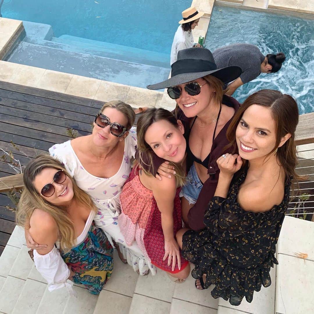 サマンサ・ドロークのインスタグラム：「Celebrating our girl is always a week long party 🎉 HBD @ashleytisdale」