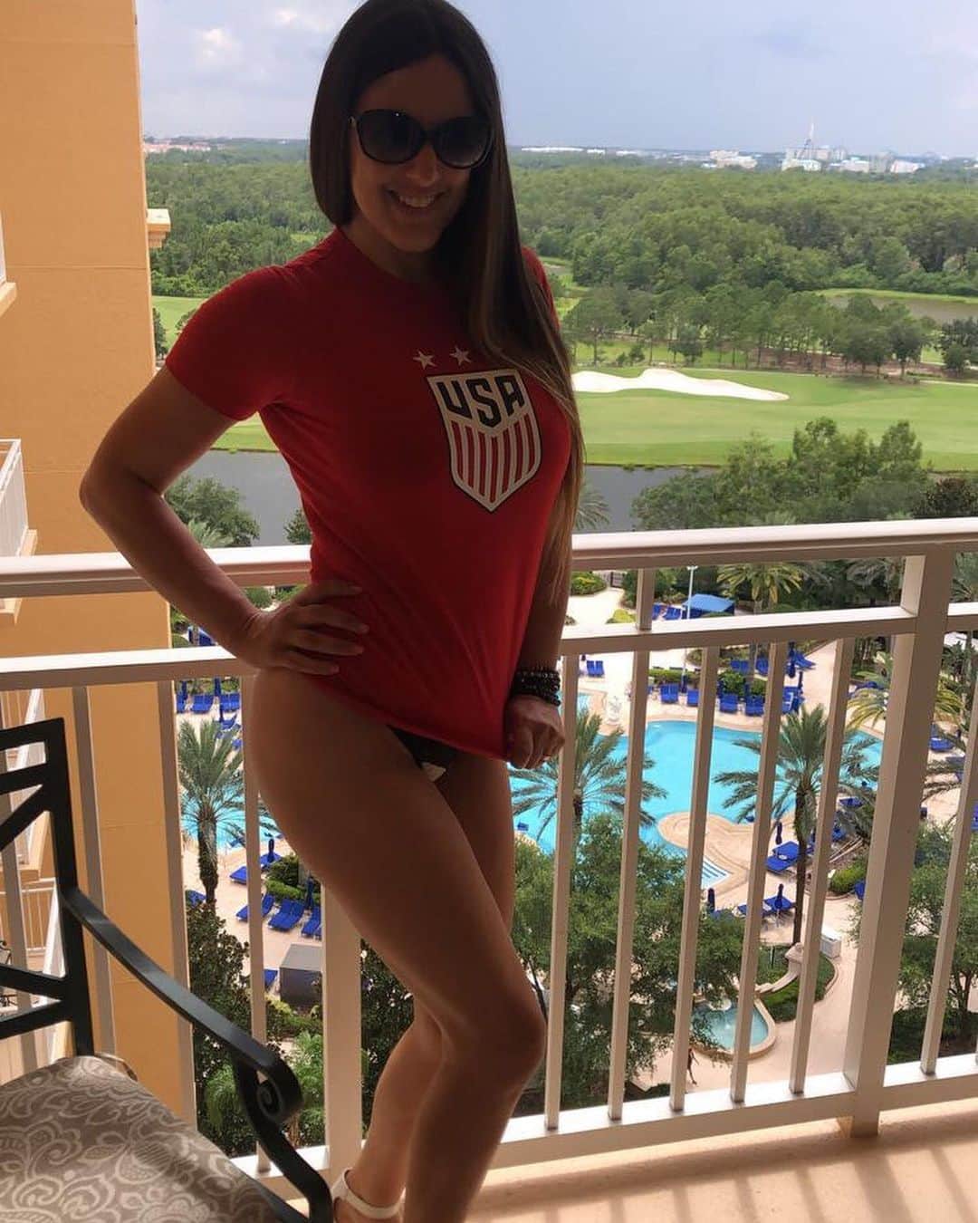 のインスタグラム：「Pic 1, 2 or 3? Congrats 🎉🎊🎈USA !!! You girls made us proud .. ☺️☺️AMAZING .. THANK UUU!!! #Worldcup #womensoccer #USA #womenworldcup  #PROUD #Italian #American #claudiaromani but this item on @claudiasfanstore」