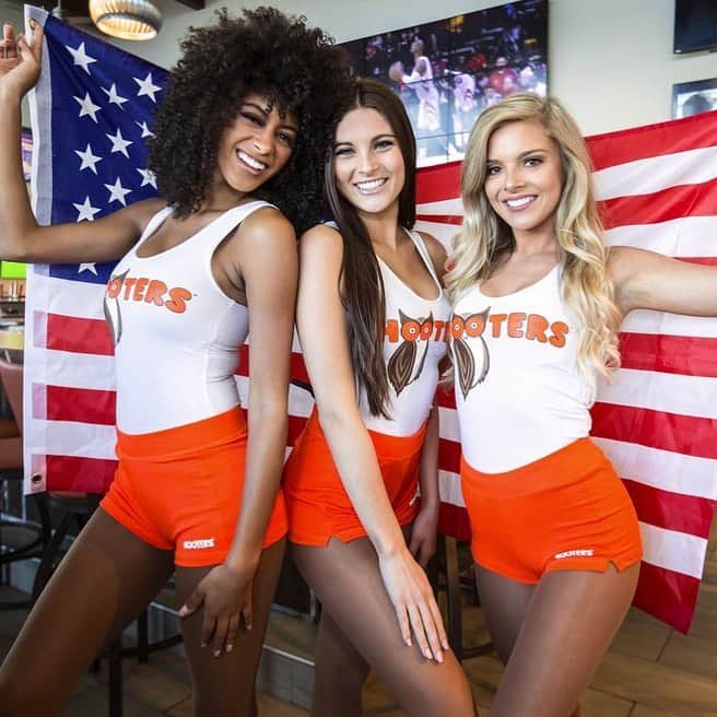 Hootersさんのインスタグラム写真 - (HootersInstagram)「USA!! USA!! USA!! Congrats @uswnt!! 🇺🇸🏆 #WorldCup #USA #OneNationOneTeam」7月8日 2時23分 - hooters