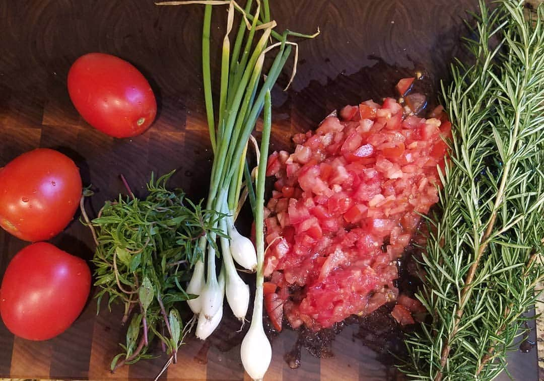 ガソリングラマーさんのインスタグラム写真 - (ガソリングラマーInstagram)「#ORGANIC #ONIONS #ROSEMARY CHOPPED #TOMATOES 🌿🍅🌿FROM #GASOLINEGARDEN #ILOVEGARDENS #GARDENSRULE #GARDENCHURCH #GARDENPARTY #GARDENMAGIC #AVANTGARDEN #vegetables #GARDENGANGSTER #garden #gardenlife #GARDENER #gardentime #GARDENING #FLOWERS #plants #FLOWER #CACTUS #VEGETABLEGARDEN #SUCCULENTS @gasolineglamour  #GASOLINEGLAMOUR #AYEARINFLOWERS  #shadowhills  #THANKYOU WHOLE TOMATOES AND OREGANO FROM THE LOCAL MARKET @greenriverwoods #butcherblock  #greenriverwoods 🌲🌲🌲🌲」7月8日 2時26分 - gasolineglamour