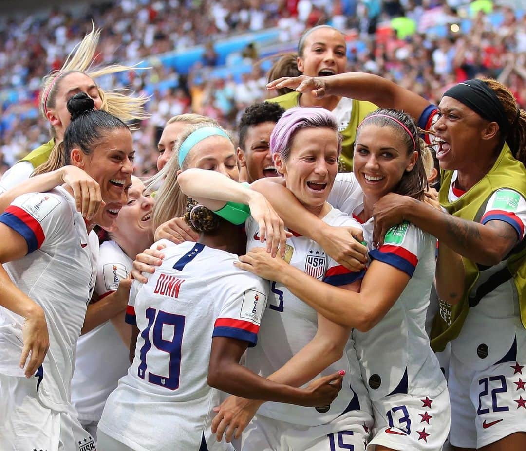 Vogueさんのインスタグラム写真 - (VogueInstagram)「Congratulations to the @uswnt on winning the 2019 #FIFA Women's #WorldCup!」7月8日 2時28分 - voguemagazine