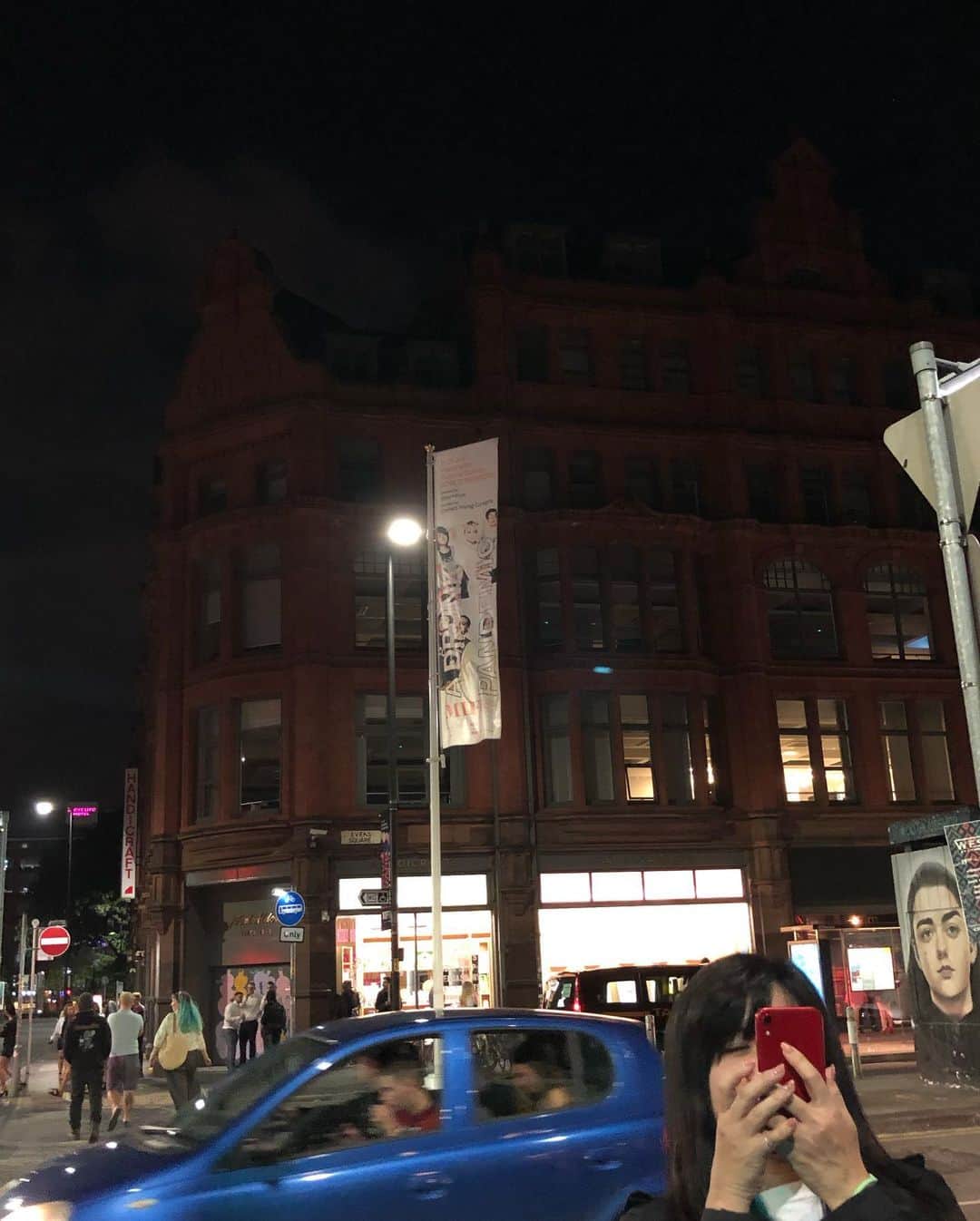 エリイ さんのインスタグラム写真 - (エリイ Instagram)「マンチェスターの街中にドランクパンデミックの旗が！ ありがたいね。 街中全員良い人。  So great to see A Drunk Pandemic flags all over Manchester! Everybody here is so nice. @mifestival  @chimpomart  @contactmcr  #Manchester #chimpom #adrunkpandemic」7月8日 2時29分 - elliechimpom