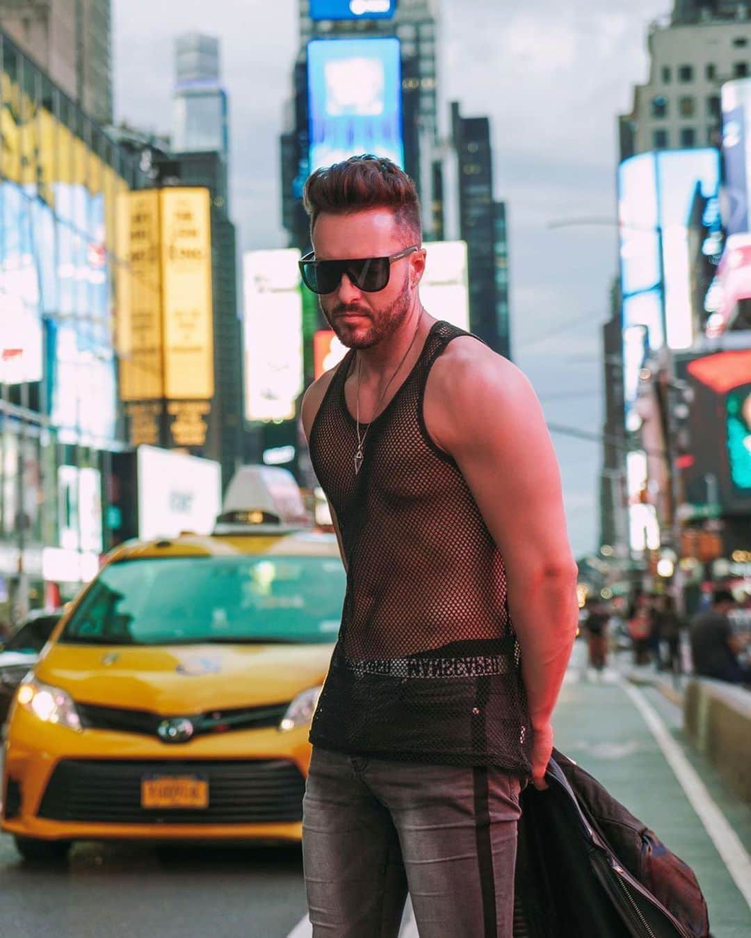 STYLE4GUYSのインスタグラム：「@FashionNovaMEN has us on tourist mode 📸 Get your vacay look with @FashionNovaMEN 🌴」