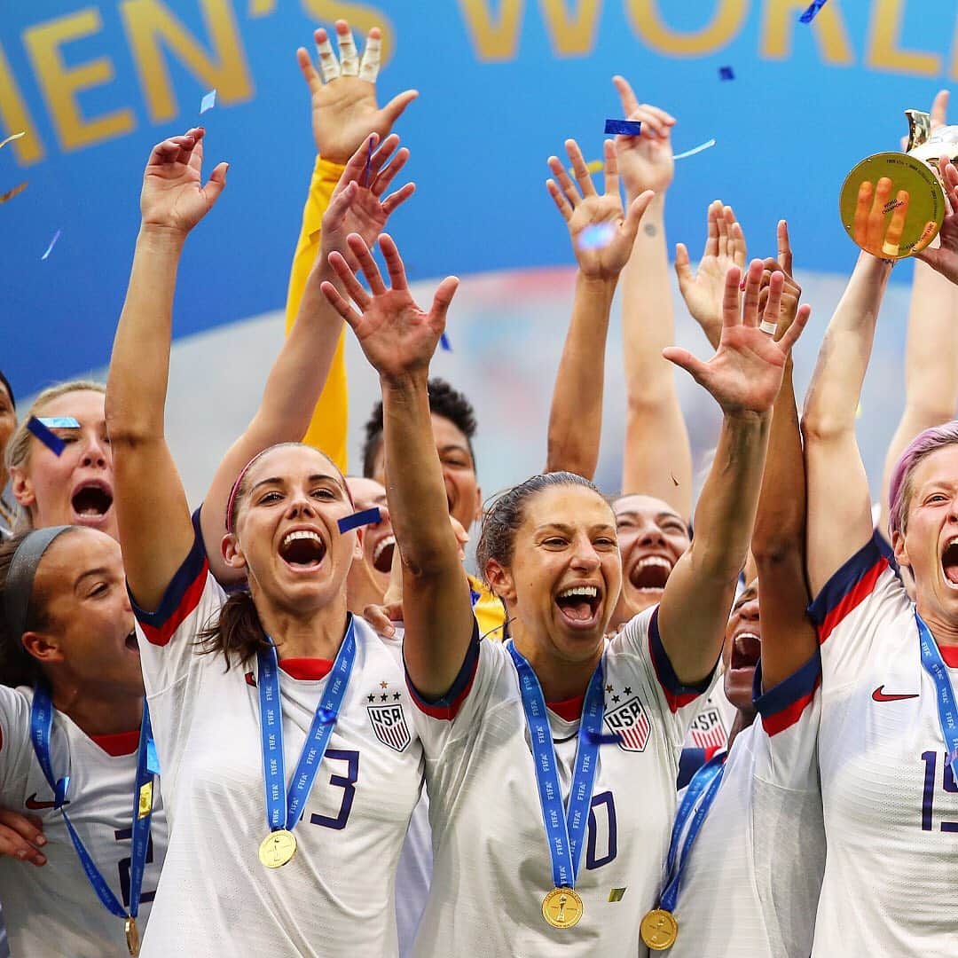 FIFAワールドカップさんのインスタグラム写真 - (FIFAワールドカップInstagram)「🇺🇸 HISTORY! ⭐️⭐️⭐️🌟 #USA #FIFAWWC #Champion #WorldChampion #France #LaGrandeFinale」7月8日 2時46分 - fifaworldcup