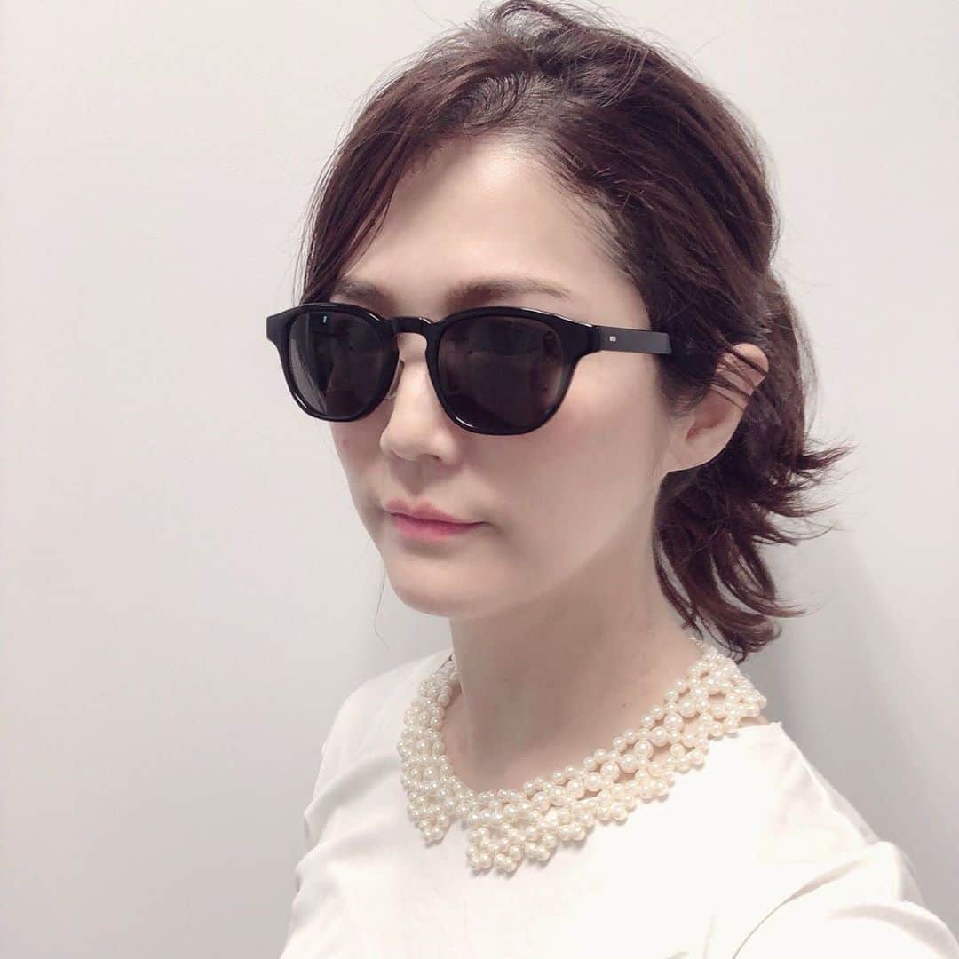 田村淳さんのインスタグラム写真 - (田村淳Instagram)「atsushimegane 福岡の仲西眼鏡の協力の元にメガネ屋さんをオープンしたのですが、半年前からショップをはじめて、おかげさまで、これまでのメガネは即完売してます。今回は、サングラスを製作しました！男性でも女性でも使えるようにしました！写真の女性はスタイリストさんです。良かったらお店を覗きに来て下さい！！ こちら↓↓↓ https://honyasan.base.shop/  プロフィールにもURL載せてます。  #atsushimegane」7月7日 17時49分 - atsushilb