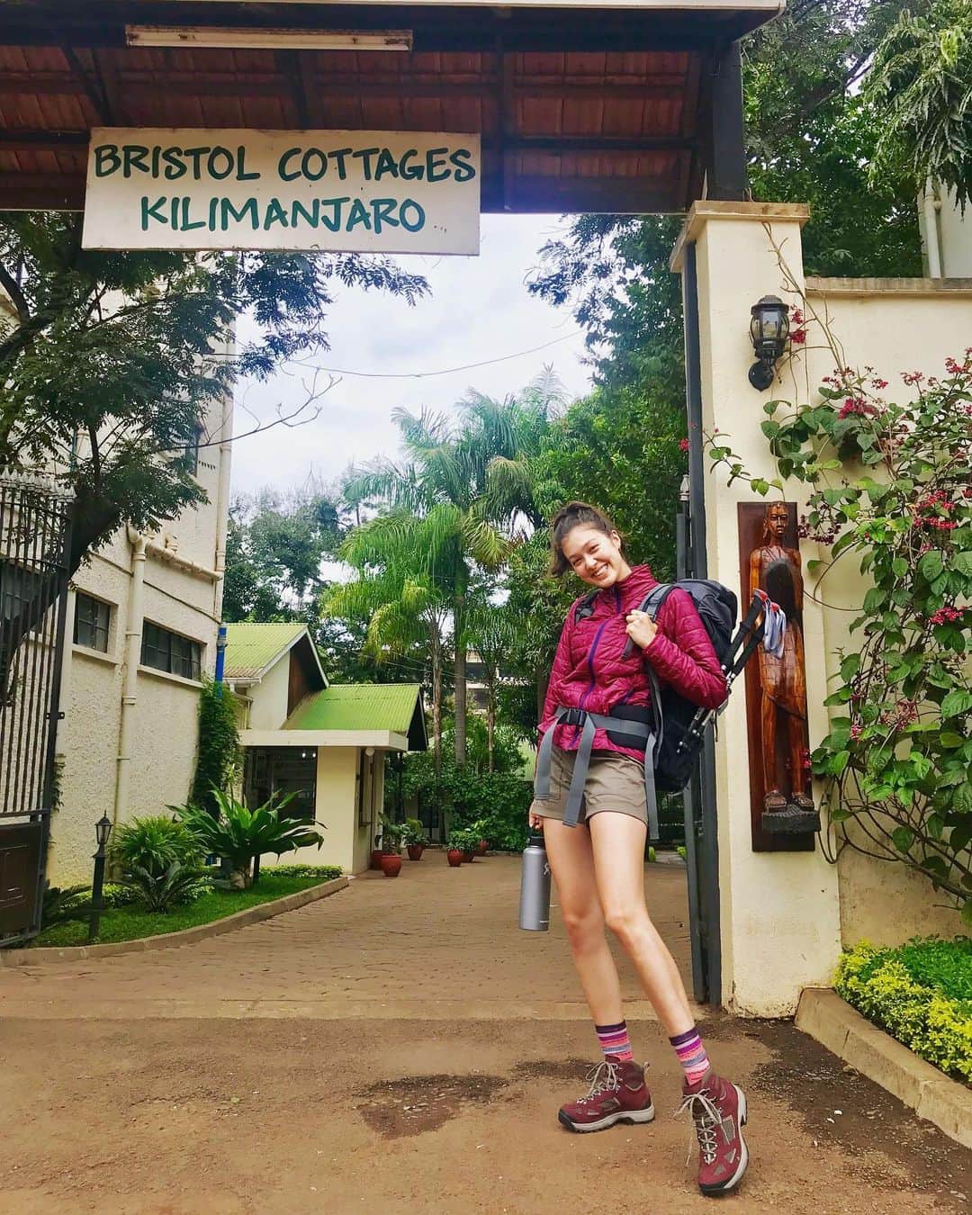 香華（KOuKA）のインスタグラム：「And so I begin my (slow) ascent up Kili! Unfortunately there is no wifi so I will not be able to update for about a week but I can’t wait for you all to see my photos! 今日からキリマンジャロ登ります！1週間ぐらいワイファイがないので、アップロードが少なかったらすみません‼️ #Kilimanjaro #Tanzania #キリマンジャロ #タンザニア ＃🇹🇿 #🧗🏻‍♀️ #koukatravels」