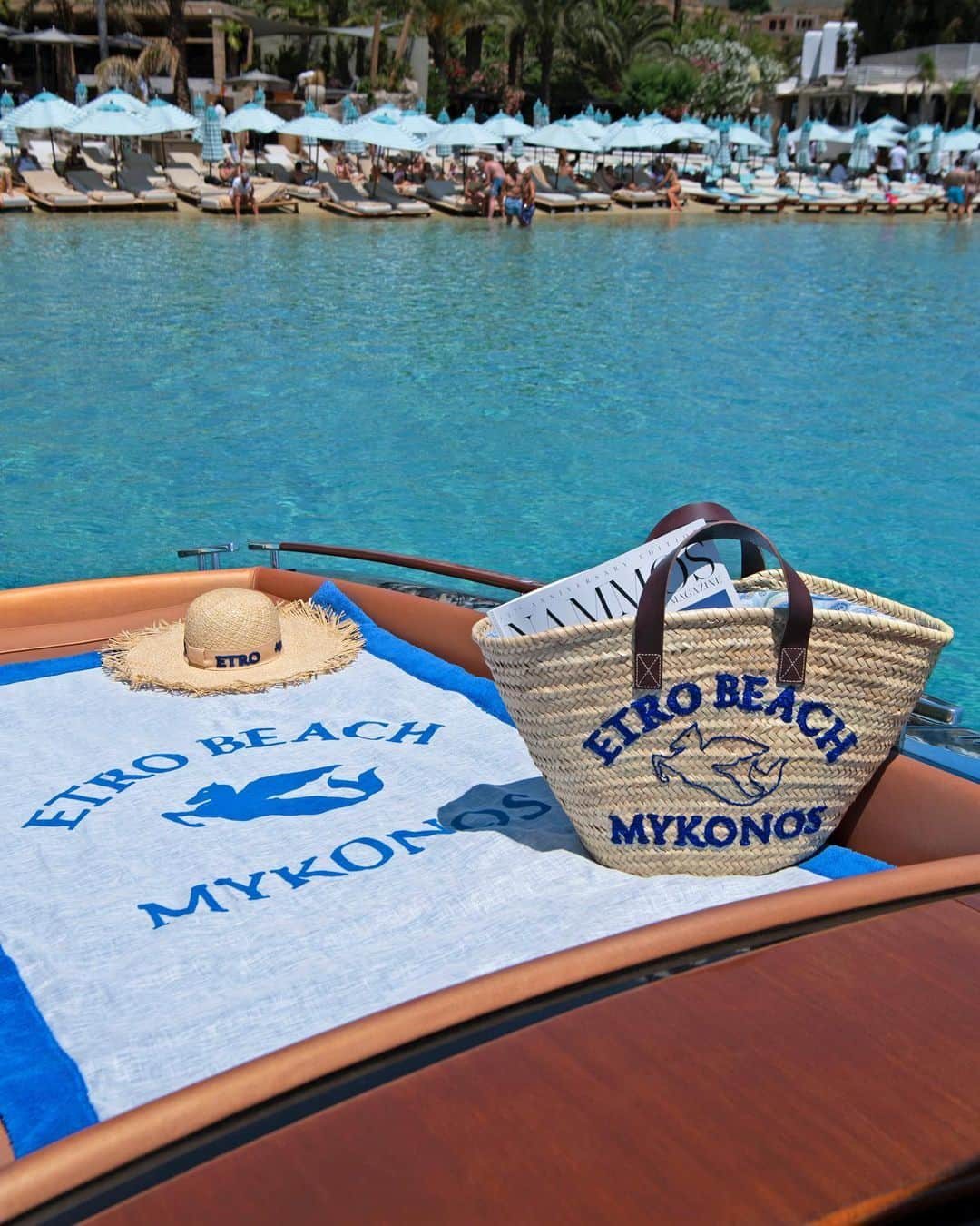 エトロさんのインスタグラム写真 - (エトロInstagram)「ETRO BEACH MYKONOS This is #EtroBeachMykonos, where the soft lines of this summer's #EtroXLuisaBeach capsule collection leave oceans of space for sun-kissed sophistication.」7月7日 17時53分 - etro