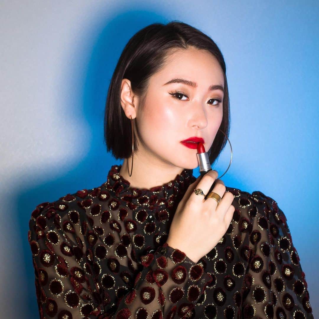 M∙A∙C Cosmetics Japanのインスタグラム：「⠀ 大人気のリップスティック「ルビーウートーキョー」💄✨ どんな方にも似合うレッドカラー💋あなたはもう試してみた？ ⠀ ⠀ #RubyWooTokyo ⠀  Model: @muchusaichu Makeup: MASAMI YAMADA, M·A·C Senior Event Artist @macpro_tokyo  Art Direction & Photo: @_owncean_ @unakinoco @supercupmatcha ⠀ ⠀ ⠀ ⠀ ⠀ ⠀ #MACCosmeticsJapan #MACコスメ #MACCosmetics  #MAC #コスメ #メイク  #リップ #リップスティック #赤リップ #ルビーウートーキョー #OnlyInJapan #Tokyo #Lipstick #MACリップ」
