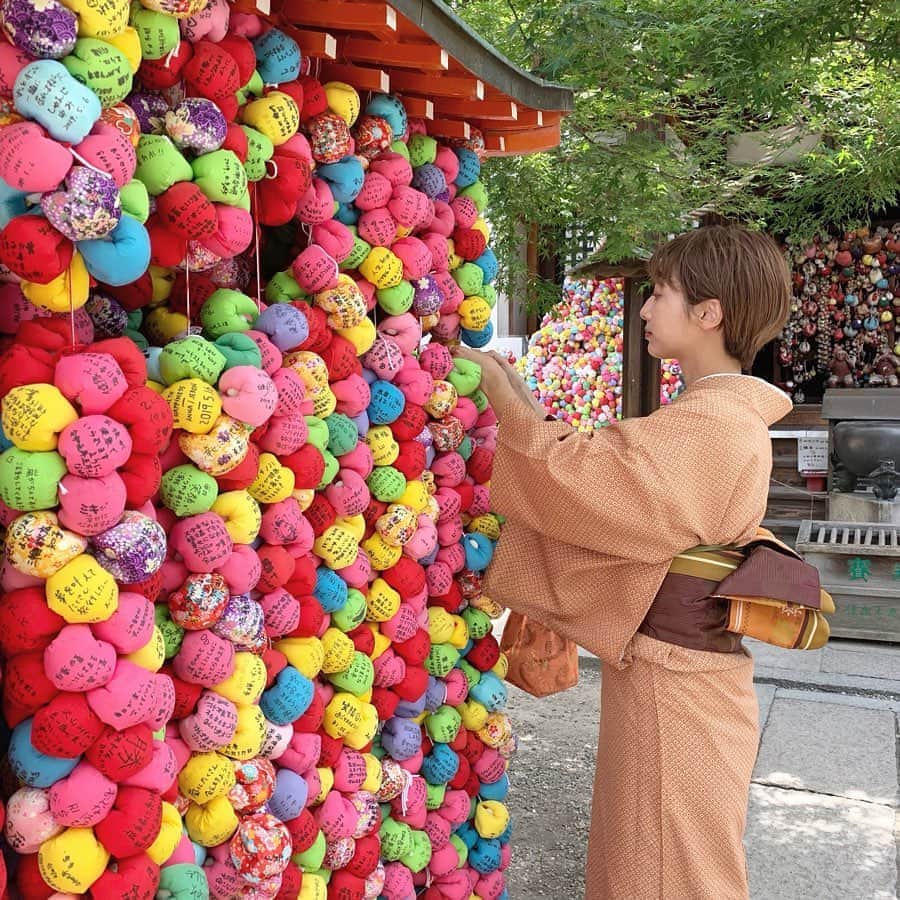 石田一帆さんのインスタグラム写真 - (石田一帆Instagram)「. 先日行っていた京都旅は💭 RETRIPさんとマイクロソフトさんとの タイアップ撮影でした📷 . 記事がようやく公開されたのでお知らせ🗣 今回、旅のしおりを作っての京都旅。 しおりがあるとわくわく感が違いますね🍅 . 私が使った旅のしおりはRETRIPさんの記事から ダウンロードできるのでこれから京都へ行く方 是非使ってください☺️♡ . officeのテンプレートがあって簡単に作れるので 自分で作成されるのもオススメです👦🏼🤝 . 公開された記事はストーリーズに載せます🔖 . #ik_travel#ik_kyoto#retrip_nippon#retrip_kyoto#retrip#kyoto#kimono#kyototrip#kyototravel#office#microsoft#trip#travel#retrip_京都#旅のしおり#京都#着物レンタル#着物#京都#京都旅行#京都観光#タビジョ#女子旅計画#女子旅」7月7日 18時07分 - ishidakazuho