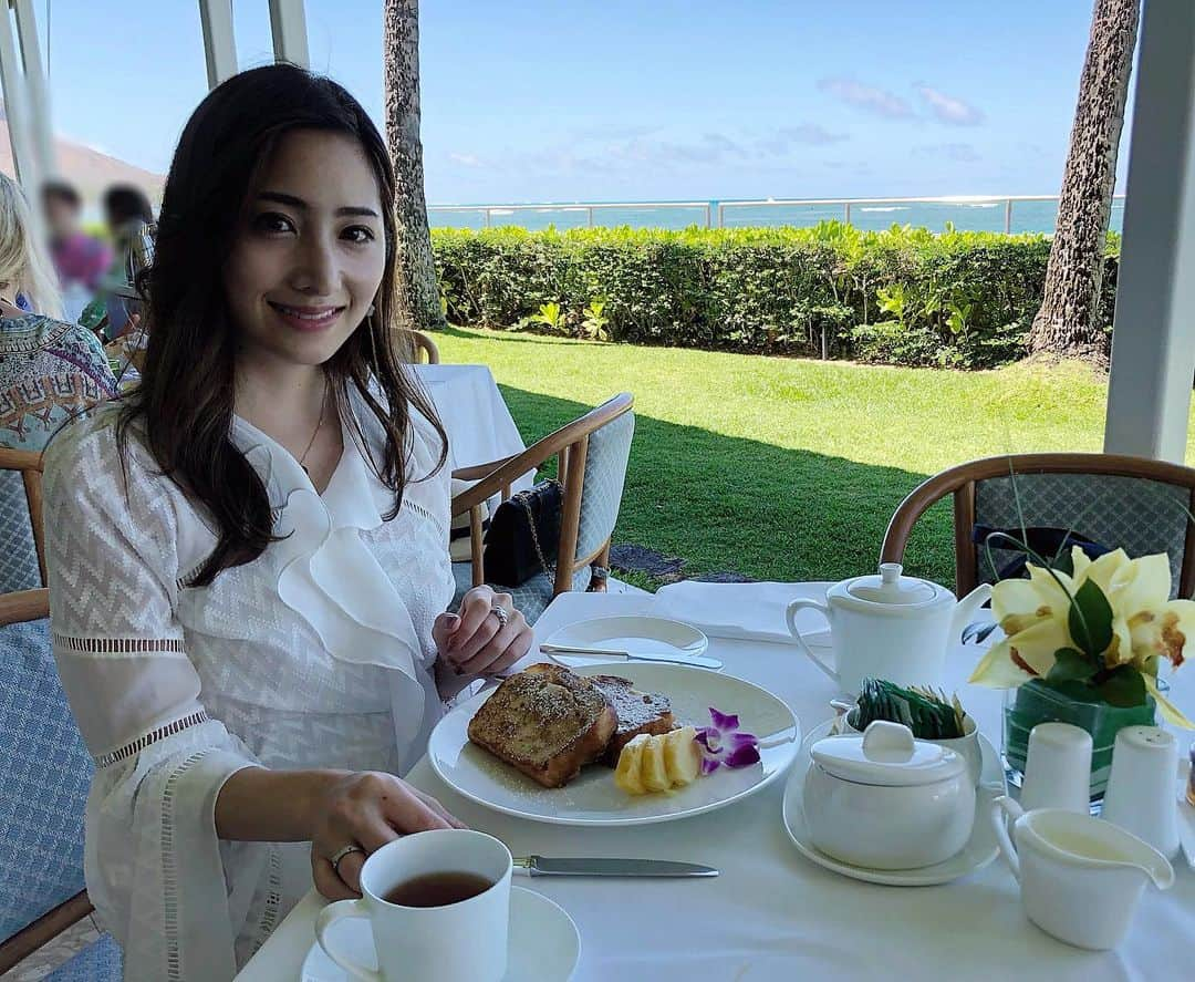 雨宮みずきさんのインスタグラム写真 - (雨宮みずきInstagram)「． 🍳🍚&🥞🍌🍞🍓 ． hawaii☀️ ハレクラニのオーキッズでの朝食だよ😋 ここのロコモコは肉肉しいハンバーグと 優しい味のブラウンソースが美味しかった❤️ パンケーキもバナナがロールされてたーーー🍌😲 フレンチトーストにはベリーの付け合わせが🍓 ． one-piece▷#aulaaila #アウラアイラ ． #halekulani #halekulanihotel #honoluluhawaii #waikikibeach #waikiki #hawaii #waikiki #orchids #hawaii🌴 #hawaiilife #hawaii #honolulu #morning #ハワイ旅行 #ハワイ #ハワイ旅 #ハワイ好き #南国リゾート #ハレクラニ #ハレクラニオーキッズ #ハワイグルメ」7月7日 18時07分 - ammymzk0926