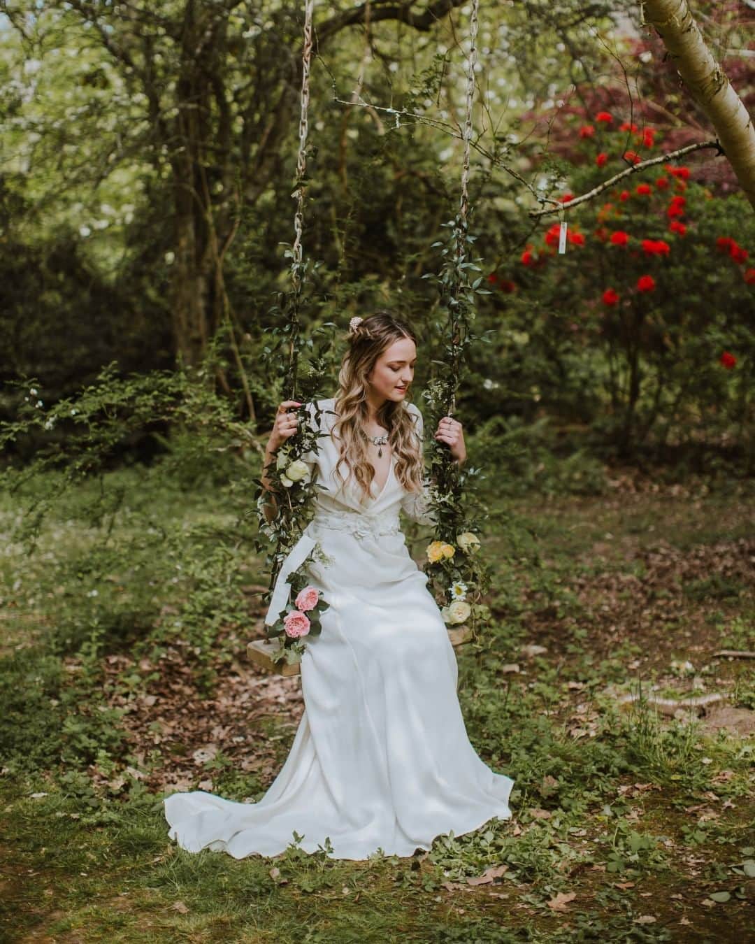 のインスタグラム：「“There is no more lovely, friendly, and charming relationship, communion or company than a good marriage.” – Martin Luther  The gorgeous Amelia wearing our Gloria dress 😍  Photography: @sambennettphoto venue: @evenleywoodgarden  dresses: @indiebride.london  hair + make up: @laurenwheelerartistry  jewellery: @lovefromengland model: @_ameliabradley  florals: @meadowdreamsflorist . . . #Wedding #WeddingDress #SustainableWedding #EthicalFashion #ForestWedding #DIYWedding #BohemianWedding #BohoWeddingDress #SustainableWeddingDress #HandMadeDress #HandcraftedInTheUK #MadeInTheUK #BrideToBe #WeddingDresses #Bride #WeddingGown #Engaged #IndiebrideLondon」