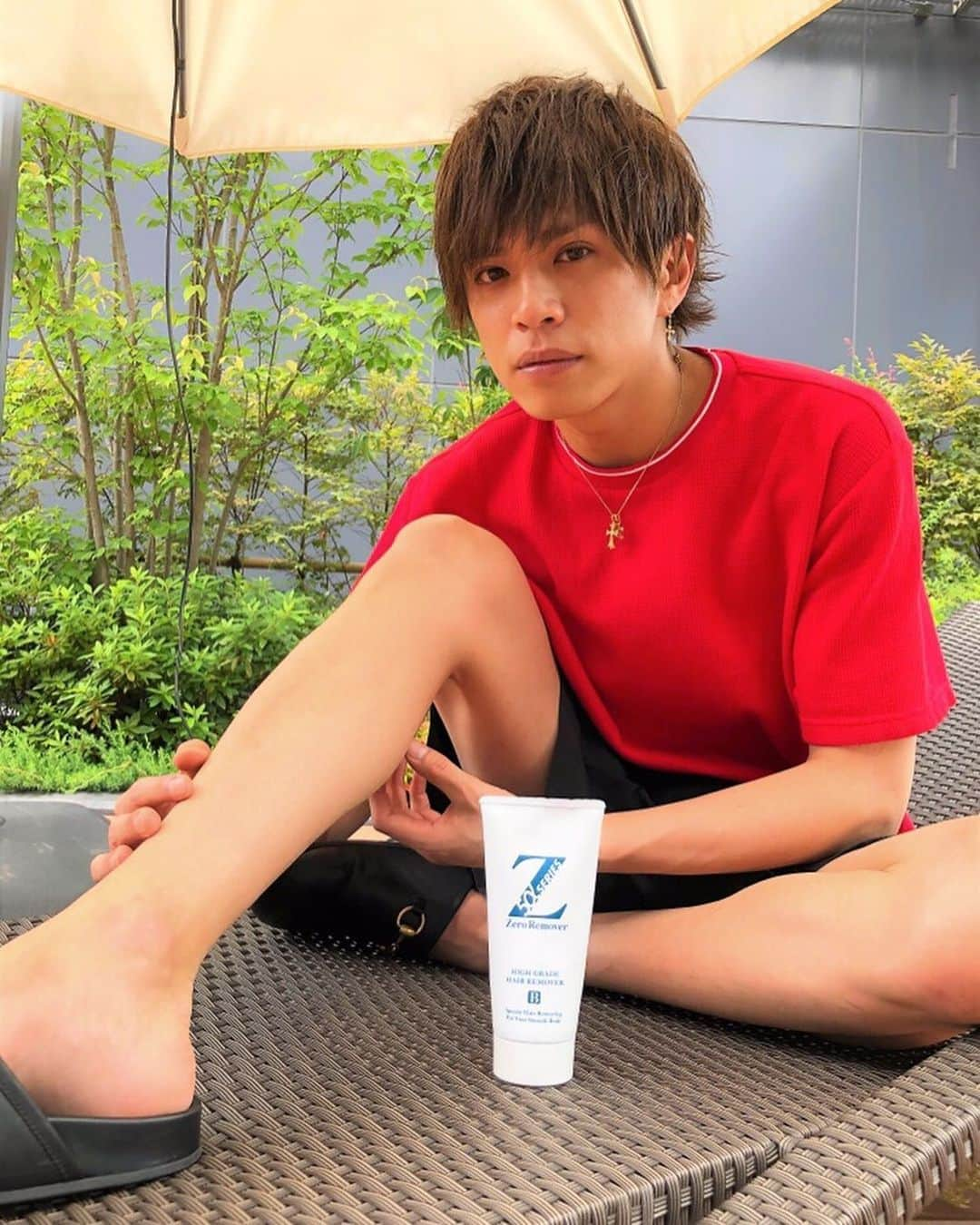 山本裕典さんのインスタグラム写真 - (山本裕典Instagram)「最近、夏本番に向けて暑くなってきました！！ 半袖、短パンがマストになってくる季節... Zリムーバーで除毛して清潔感のあるツルスベ肌で 男子力？アップしましょ！  自分もコンスタントに除毛してます！！ 女性にも使えるアイテムなんで女性の方にもオススメ！！ 塗って少し時間を置くだけ、 サロンなどではNGな日焼けした肌でも Zリムーバーならしっかり除毛できます！！ . @zerofactor_ . #Zリムーバー #除毛クリーム #除毛 #ムダ毛 #ボディケア #夏コーデ #ツルスベ肌」7月7日 18時31分 - yusuke_yamamoto0119