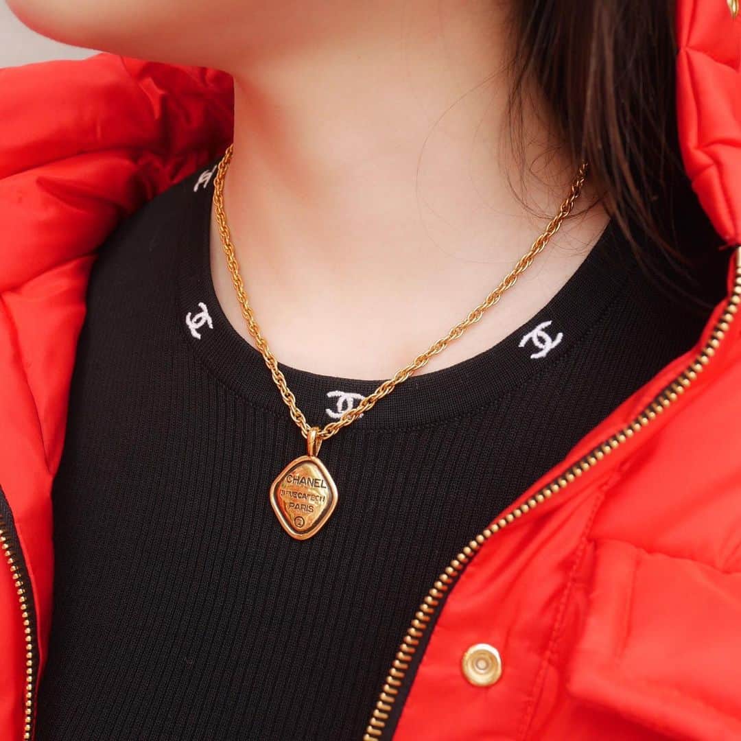 Vintage Brand Boutique AMOREさんのインスタグラム写真 - (Vintage Brand Boutique AMOREInstagram)「Sold out. Vintage Chanel tag necklace ▶︎Free Shipping Worldwide✈️ ≫≫≫ DM for more information 📩 info@amorevintagetokyo.com #AMOREvintage #AMORETOKYO #tokyo #Omotesando #Aoyama #harajuku #vintage #vintageshop #ヴィンテージ #ヴィンテージショップ #アモーレ #アモーレトーキョー #表参道 #青山 #原宿#東京 #chanel #chanelvintage #vintagechanel #ヴィンテージ #シャネル #ヴィンテージシャネル #amoreomotesando #アモーレ表参道」7月7日 18時37分 - amore_tokyo
