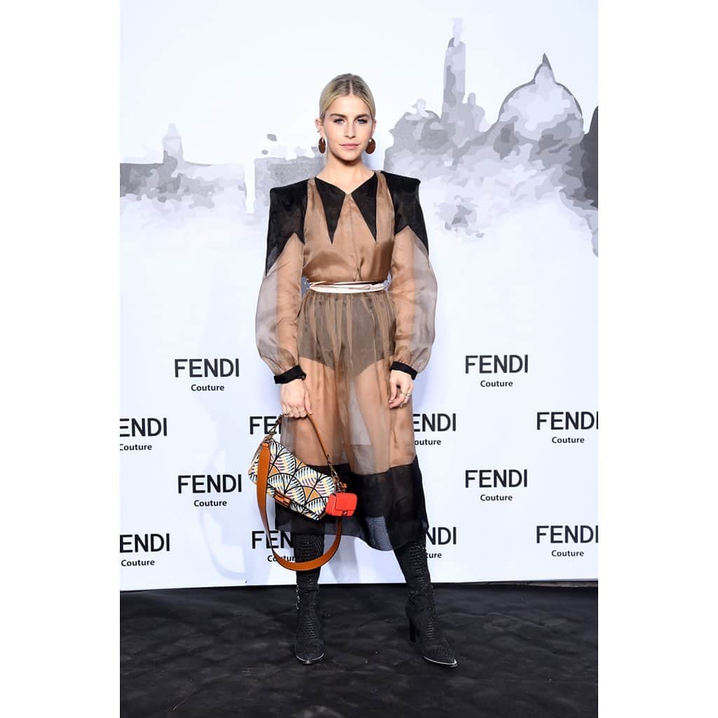 Fendiさんのインスタグラム写真 - (FendiInstagram)「Caroline Daur attended the #FendiCouture fashion show at Rome’s Venus Temple. #FendiFriends #TheDawnOfRomanity」7月7日 18時58分 - fendi