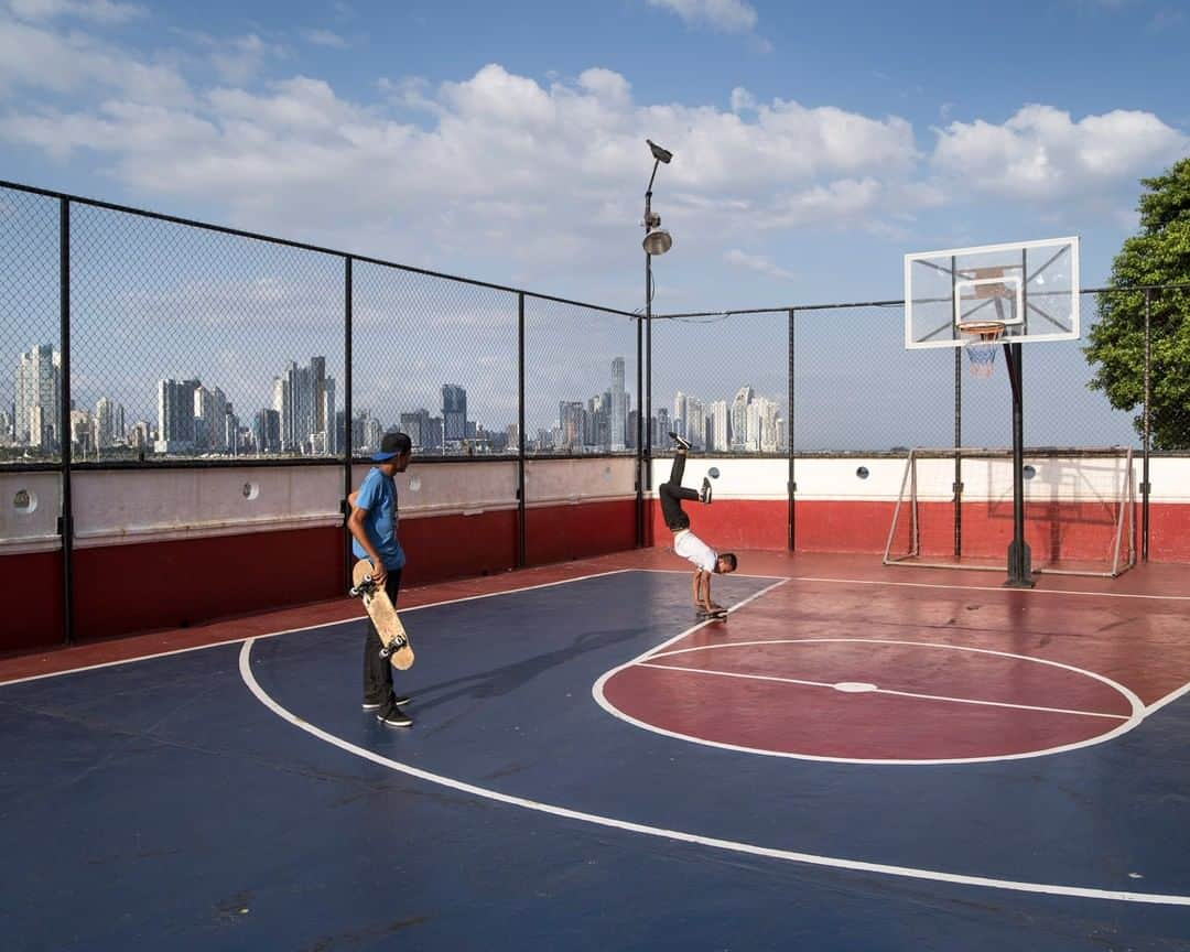 National Geographic Travelさんのインスタグラム写真 - (National Geographic TravelInstagram)「Photo by Gabriele Galimberti @gabrielegalimbertiphoto and Paolo Woods @paolowoods | Kids skateboard in the Casco Viejo neighborhood with the skyline of Panama City in the background. Panamanians like to compare the skyline of their capital city to that of Dubai. #panama #panamacity」7月7日 19時00分 - natgeotravel