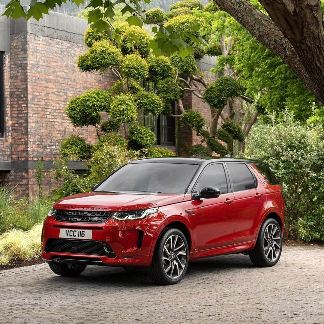 Land Roverさんのインスタグラム写真 - (Land RoverInstagram)「The new #LandRover #DiscoverySport - a bold interpretation of Discovery DNA. Search "new Discovery Sport configurator" to design yours.  #4x4 #Adventure #Carsofinstagram #Instacar #Design #SUV #CarLifestyle #LandRover #Cars #Car #AutomotiveDesign #Hybrid #MHEV」7月7日 19時00分 - landrover