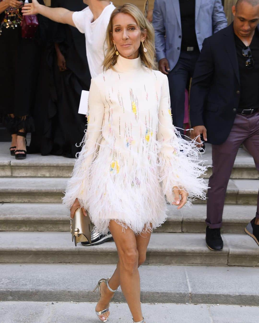 WWDジャパンさんのインスタグラム写真 - (WWDジャパンInstagram)「スナップ：クチュールで話題をさらったセリーヌ・ディオンのファッション9選　「シャネル」から「ヴェトモン」まで着こなす51歳﻿ ﻿ 　やはりセリーヌ・ディオン（Celine Dion）はクチュール・ウイークでの装いを熟知しているようだ。かの世界的な歌姫は、2019-20年秋冬パリ・オートクチュール・ウイークでも存在感は抜群。今季のディオンのスタイルは、「シャネル（CHANEL）」「オフ-ホワイト c/o ヴァージル アブロー（OFF-WHITE c/o VIRGIL ABLOH）」「スキャパレリ（SCHIAPARELLI）」といったデザイナーズブランドで、彼女のファッションの最先端ぶりを印象付けるものとなった。﻿ ﻿ セリーヌ・ディオンのパリ・オートクチュール・ウイーク期間中のファッション9選はストーリーまたはプロフィールのリンクから🔗﻿ ﻿  1枚目、PHOTO : SWAN GALLET / WWD / SHUTTERSTOCK (c) FAIRCHILD PUBLISHING, LLC﻿ 2枚目、PHOTO : KUBA DABROWSKI / WWD / SHUTTERSTOCK (c) FAIRCHILD PUBLISHING, LLC﻿ 3枚目、PHOTO : PHILIPPE BLET / SHUTTERSTOCK (c) FAIRCHILD PUBLISHING, LLC﻿ 4枚目、PHOTO : DAVID FISHER / SHUTTERSTOCK (c) FAIRCHILD PUBLISHING, LLC﻿ ﻿ #CelineDion #celinedion2019 #IRISVANHERPEN #SCHIAPARELLI #OFFWHITE #VETEMENTS  #PFW #hautecouture  #pariscoutureweek #coutureweek #couturefashionweek #célinedion #セリーヌディオン」7月7日 19時02分 - wwd_jp