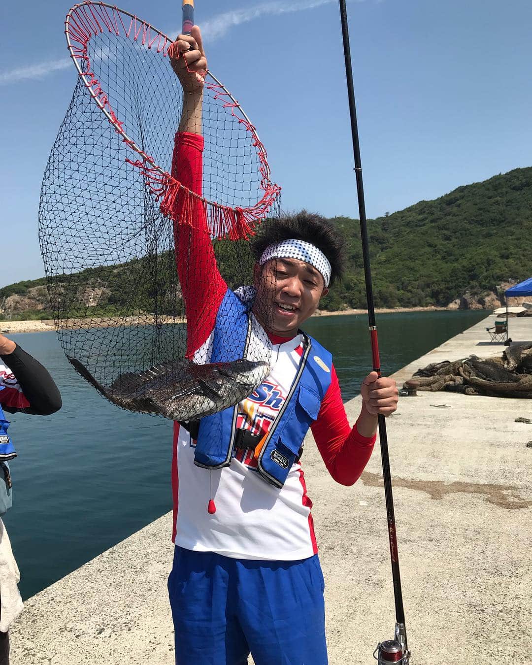 サンシャイン池崎さんのインスタグラム写真 - (サンシャイン池崎Instagram)「『釣り人万歳』 ありがとうございました！！！ #釣り #クロダイ #バクダン釣り #基本半目」7月7日 19時13分 - ikezaki_yeah