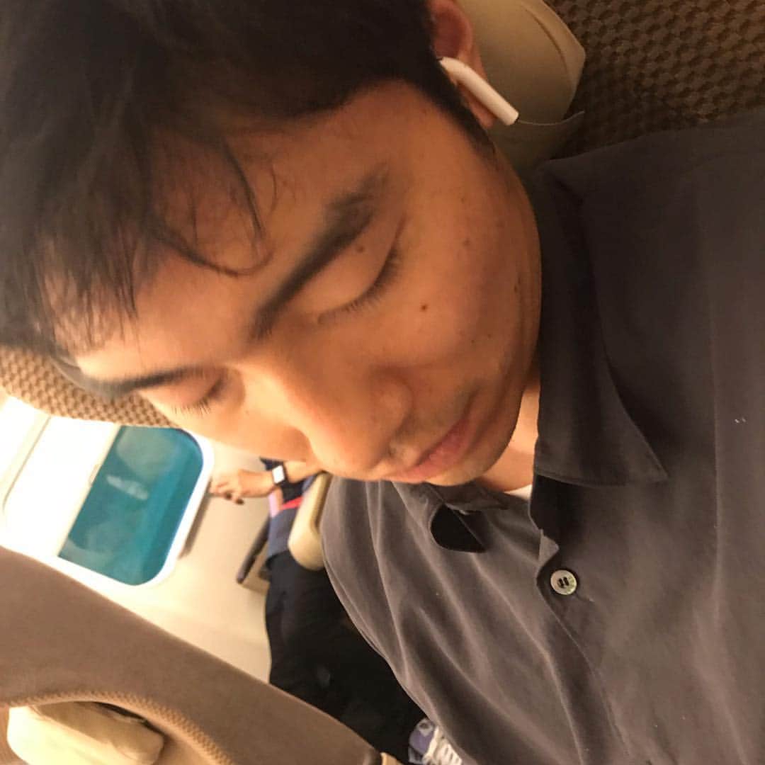 久保田和靖さんのインスタグラム写真 - (久保田和靖Instagram)「酔っ払っちゃった。。 うん。  可愛い寝顔だな。笑笑  今日は七夕  彦星が彦星に  そんなんもあっていいよな  食べちゃおうかな🔥 四枚目は  音に乗せて」7月7日 19時08分 - kubotakazunobu