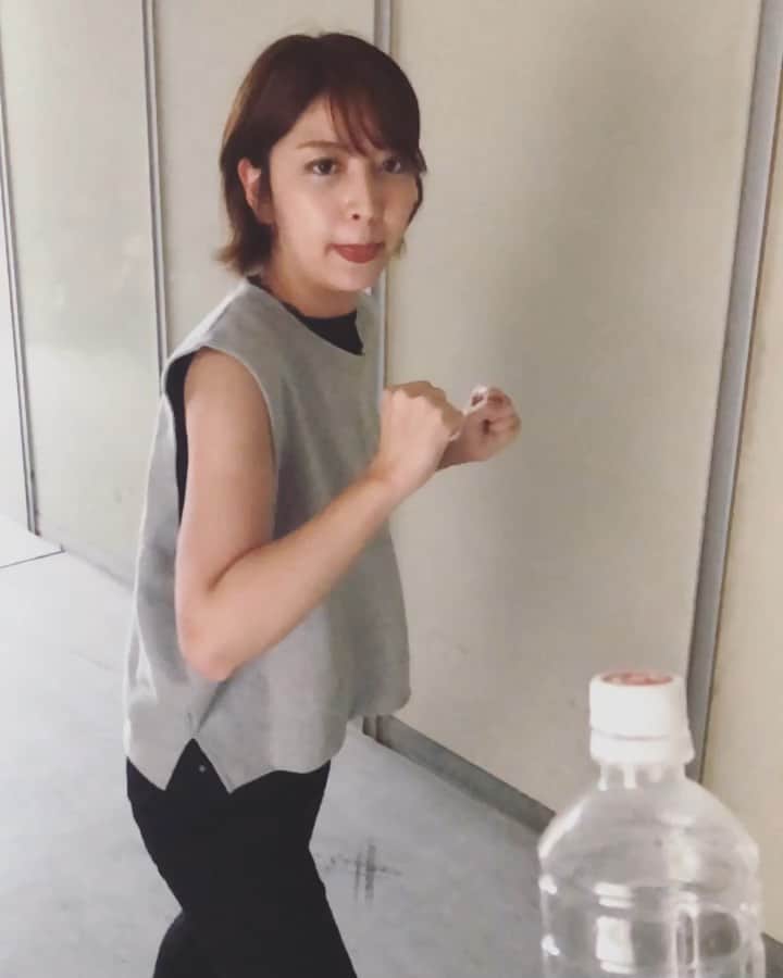 井上紗希のインスタグラム：「﻿ ﻿ ﻿ 楽しそうと思ってやったら楽しかったやつ。﻿ 👟👟﻿ ﻿ #ボトルキャップチャレンジ﻿ #BottleCapChallenge #karate」