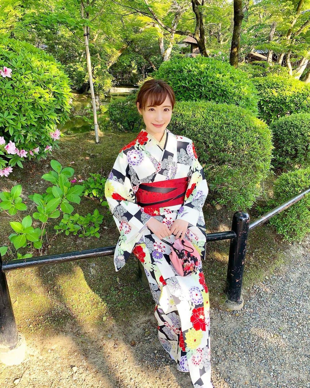 小林真由のインスタグラム：「⋆﻿ ⋆﻿ 七夕🎋﻿ 今年は娘と短冊にお願い事を書きました。﻿ 去年の願い事が叶った★﻿ 素敵な夜になりますように😊✨﻿ ﻿ #七夕 #着物 #和服 #京都 #夏 #7月7日 ﻿ #写真は京都の #🧡」