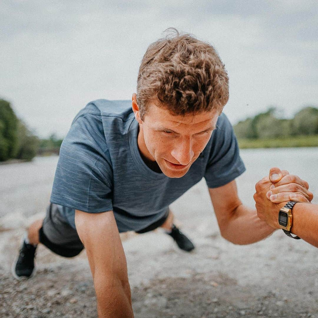 トーマス・ミュラーさんのインスタグラム写真 - (トーマス・ミュラーInstagram)「I enjoyed my holidays with Lisa, but I am looking forward to Monday 🏋‍♂😀💪 #training #fcbayern #esmuellert #daschauhi #thomasmüller」7月7日 19時20分 - esmuellert