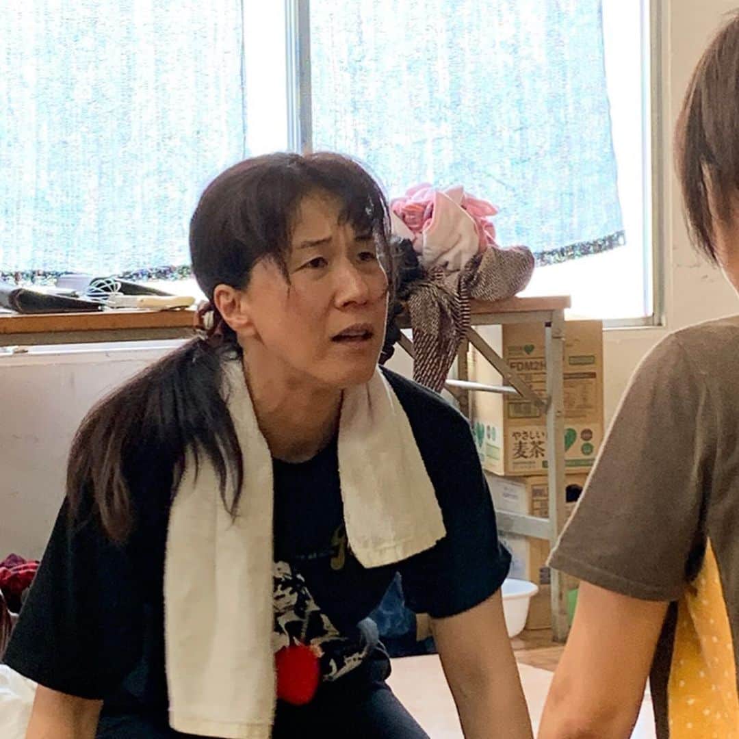 山中崇史のインスタグラム：「SHOMIN'S 第二回公演 『砂の家族』 出演者が撮り貯めた稽古風景の写真から💋女優陣だけをピックアップ✨ 魅力的な方ばかり💕  #美津乃あわ  #新井友香  #仲坪由紀子  #橋爪未萠里  #矢尻真温  #shomins  #砂の家族」