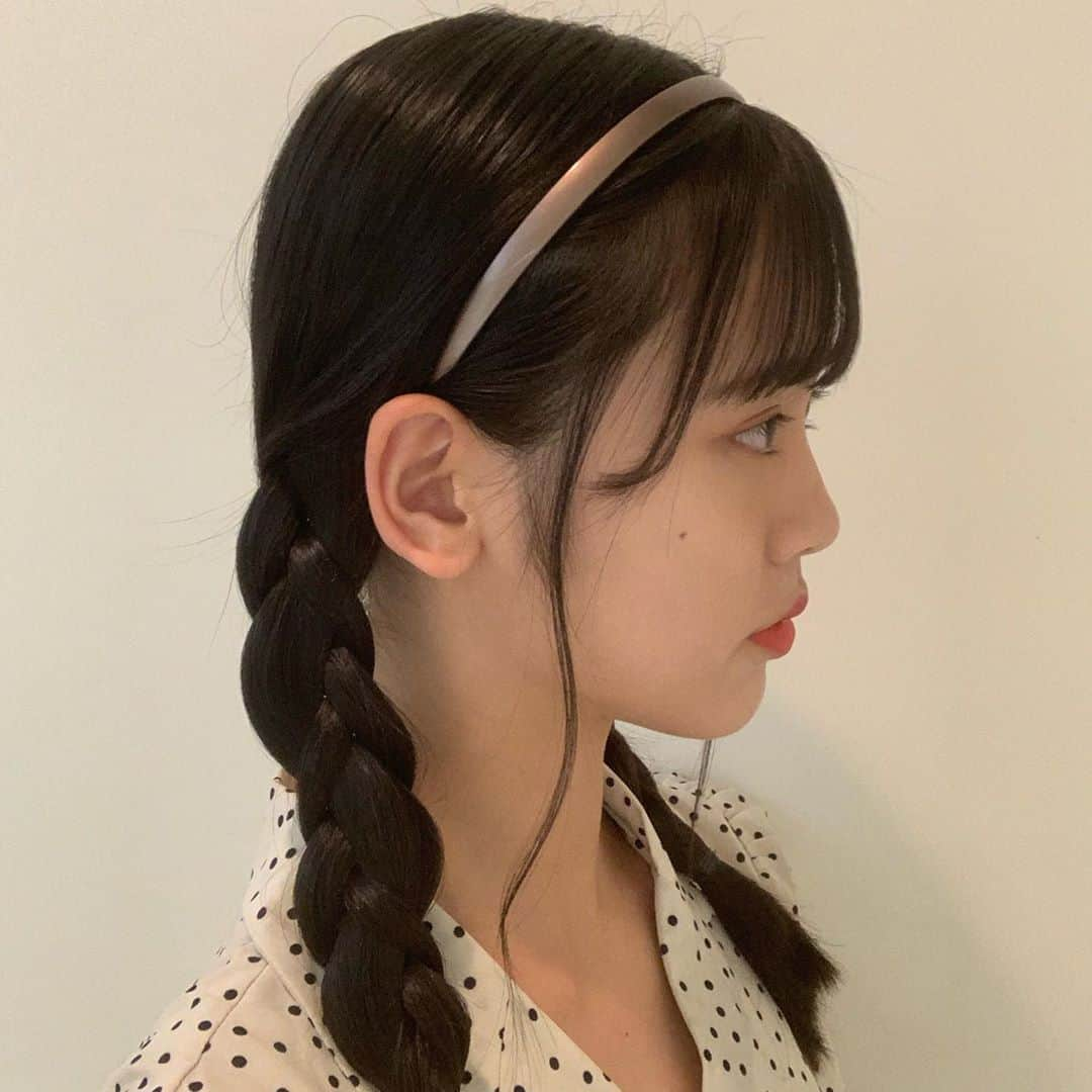 小島里恋のインスタグラム：「キョウノカミガタ！ . . 三つ編み凹っちゃった（ ; ; ） . . #小島里恋  #오오티디 #모리스타그램 #인스타그램 #髪型  #ヘアアレンジ  #l4l #カチューシャ」