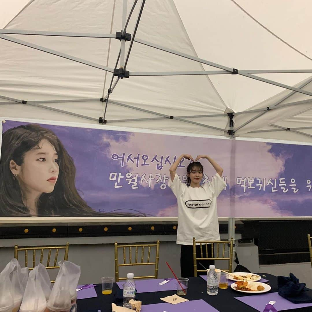 IUさんのインスタグラム写真 - (IUInstagram)「만월이 말고 지은이는 오랜만이지 xie xie #onlyU-IU 💜hen bbangx516 (중국시 해석해 주실 분 찾습니다)」7月7日 19時39分 - dlwlrma