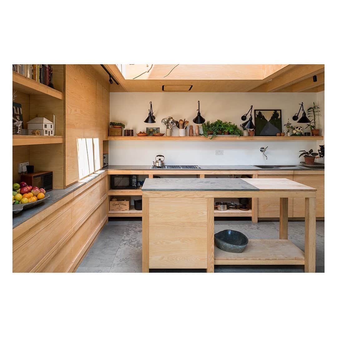 The Modern Houseさんのインスタグラム写真 - (The Modern HouseInstagram)「As their home comes on the market, architect Jonathan Nicholls and lighting designer Alex Randall discuss converting their Victorian house in Peckham. Link in our bio for the full article and sales listing.」7月7日 19時33分 - themodernhouse