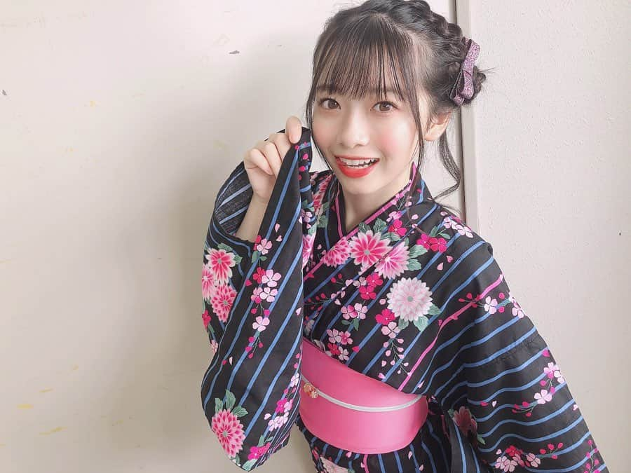 涼本理央那さんのインスタグラム写真 - (涼本理央那Instagram)「今日の公演の浴衣ですっ👘﻿ ﻿ これは自分のなんやけど7年ぶり??くらいに着ました！！😂﻿ ﻿ #LinQ #涼本理央那 #浴衣 #令和初 #浴衣女子 #浴衣ヘア #イマドキ #福岡 #天神」7月7日 19時44分 - riona_suzumoto